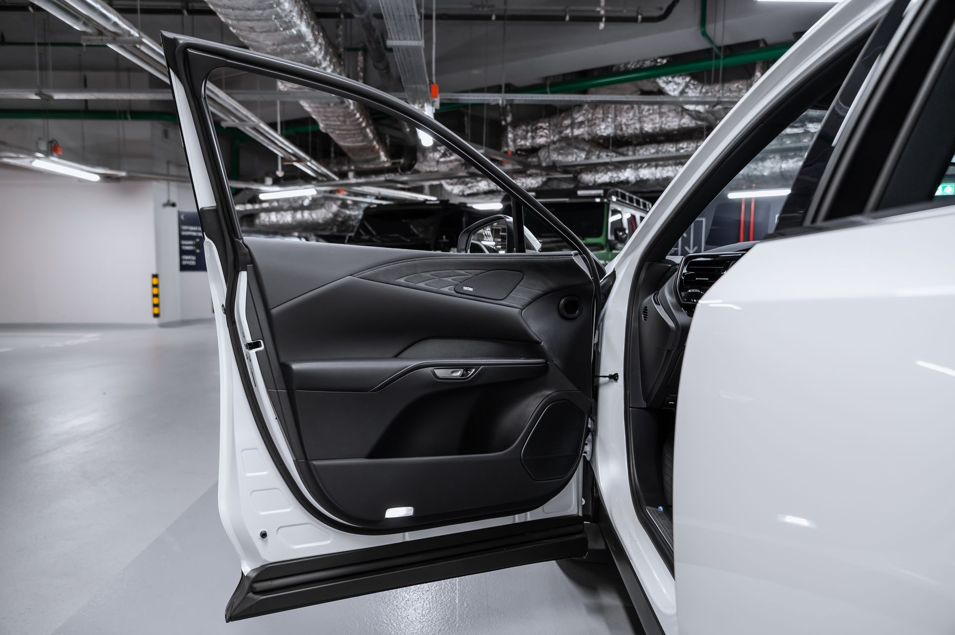 Белый Lexus RX Luxury 350h в Crystal Car под заказ