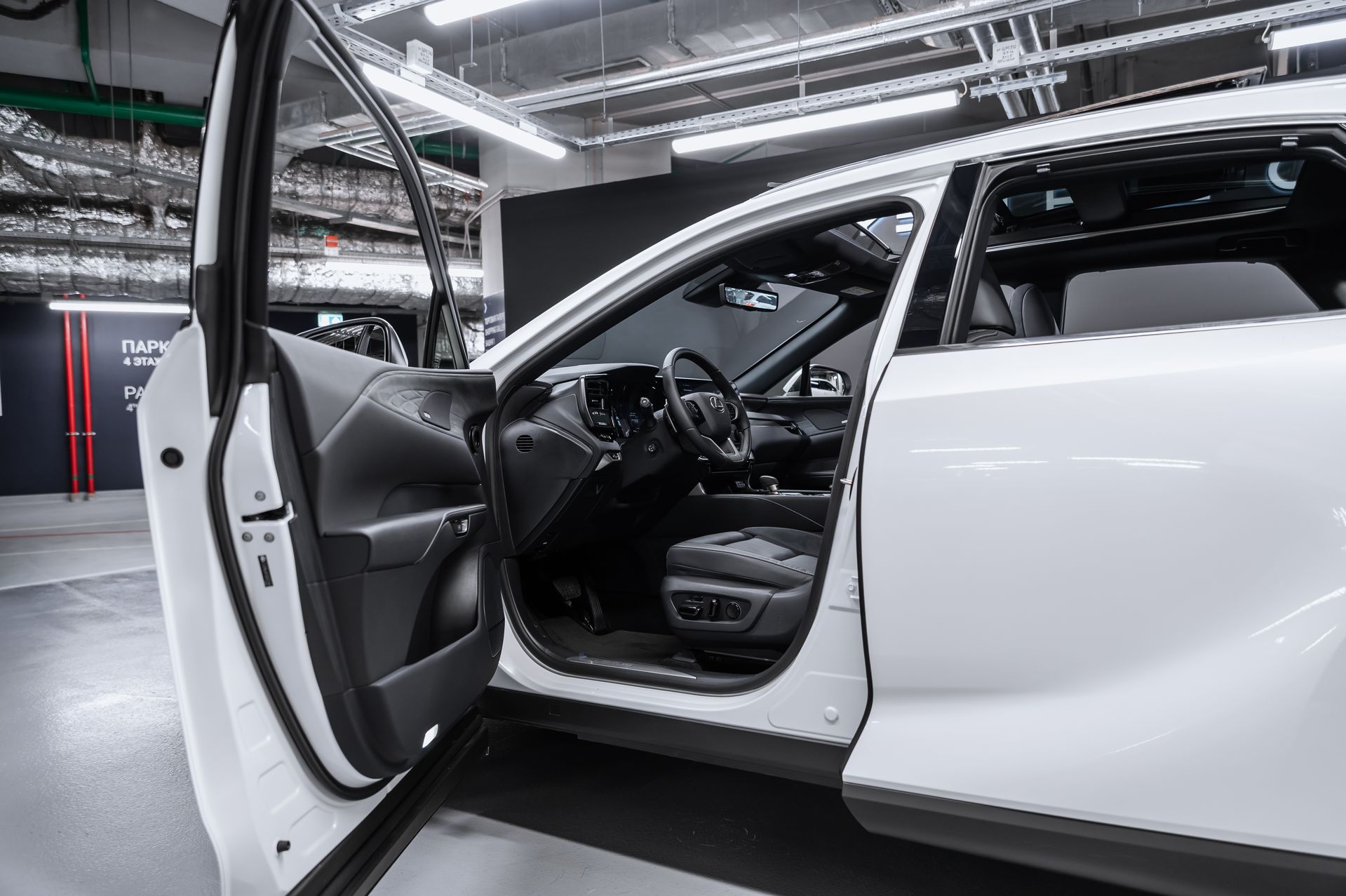 Белый Lexus RX Luxury 350h в Crystal Car под заказ