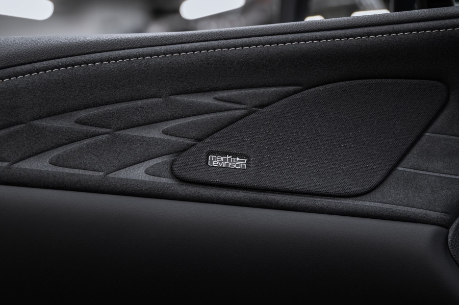 Белый Lexus RX Luxury 350h в Crystal Car под заказ