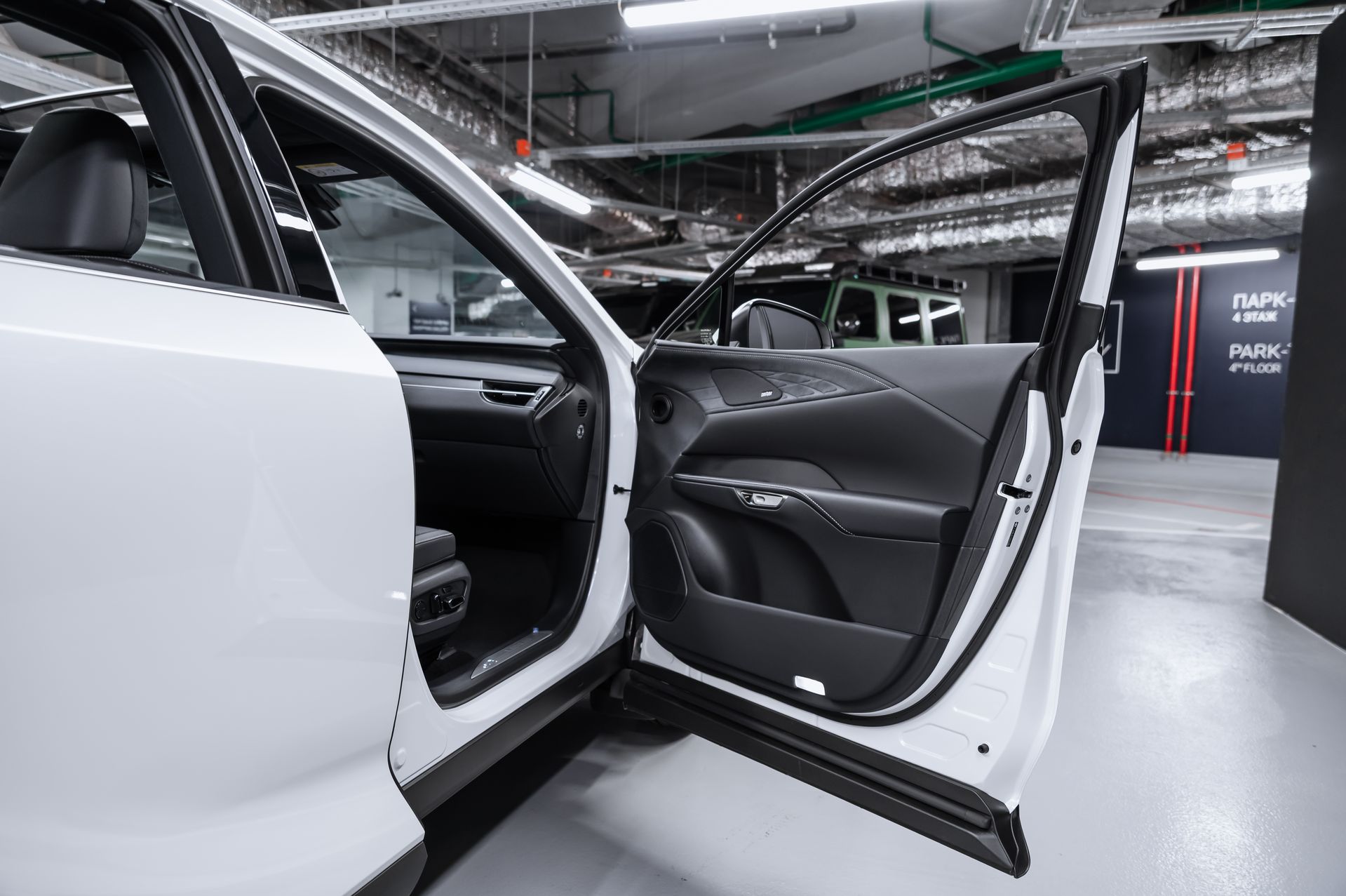 Белый Lexus RX Luxury 350h в Crystal Car под заказ