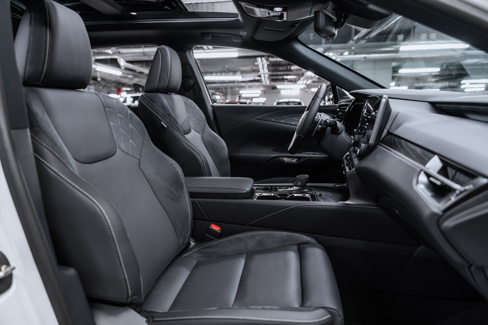 Белый Lexus RX Luxury 350h в Crystal Car под заказ