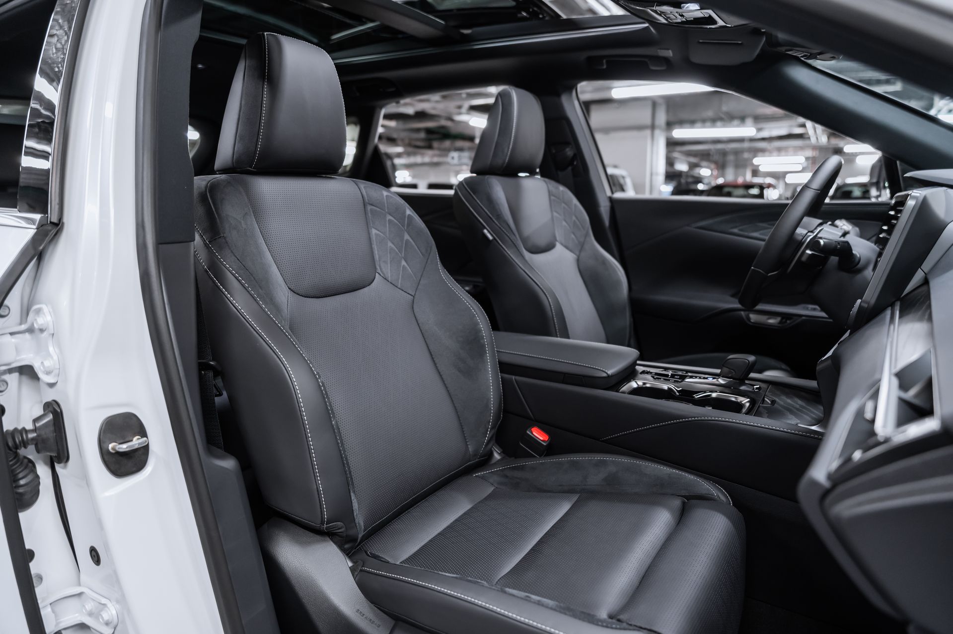 Белый Lexus RX Luxury 350h в Crystal Car под заказ