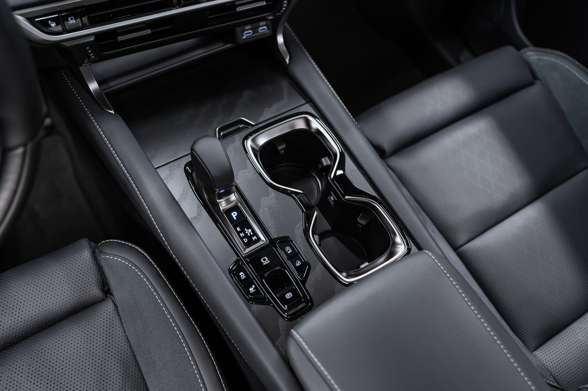 Белый Lexus RX Luxury 350h в Crystal Car под заказ