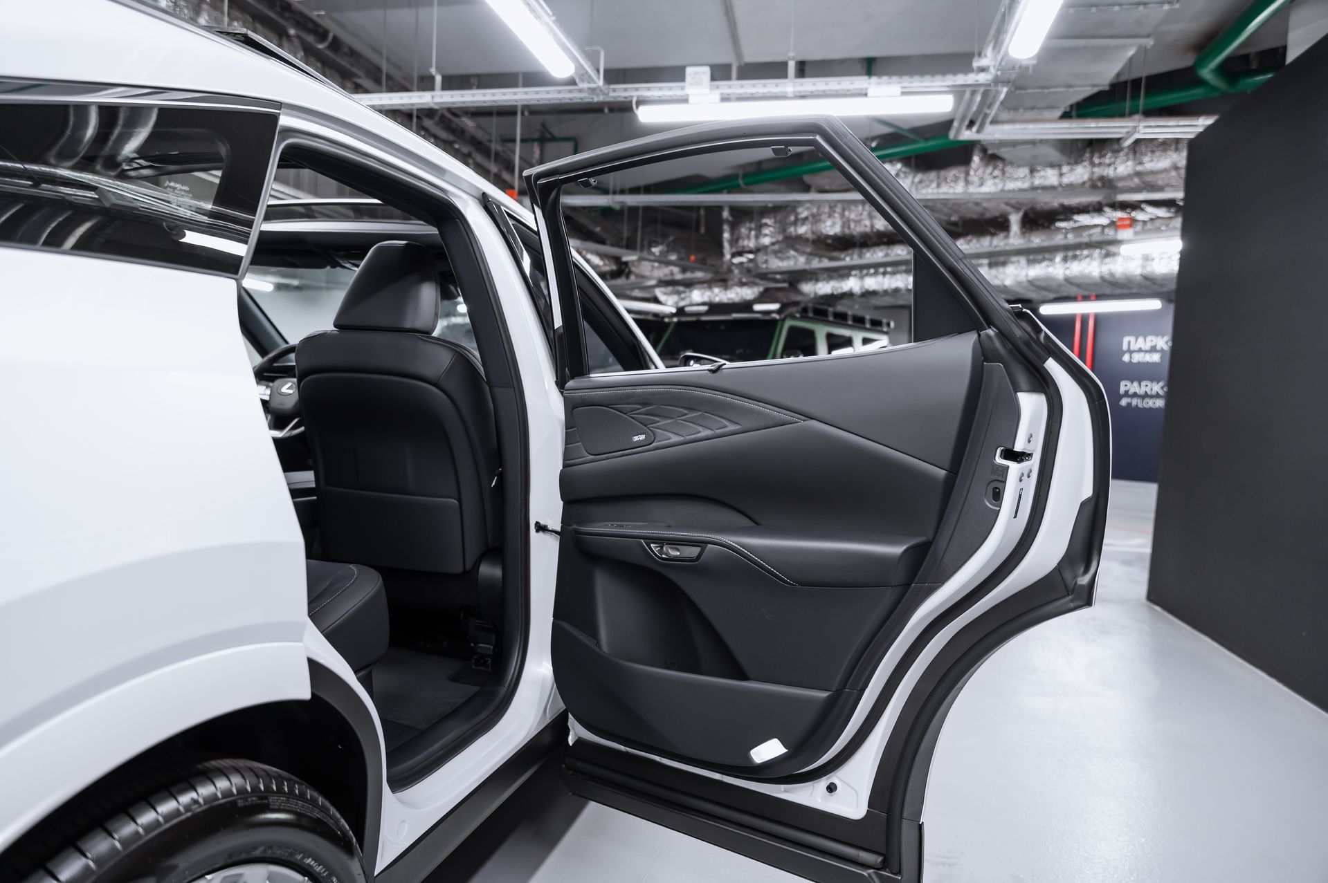 Белый Lexus RX Luxury 350h в Crystal Car под заказ