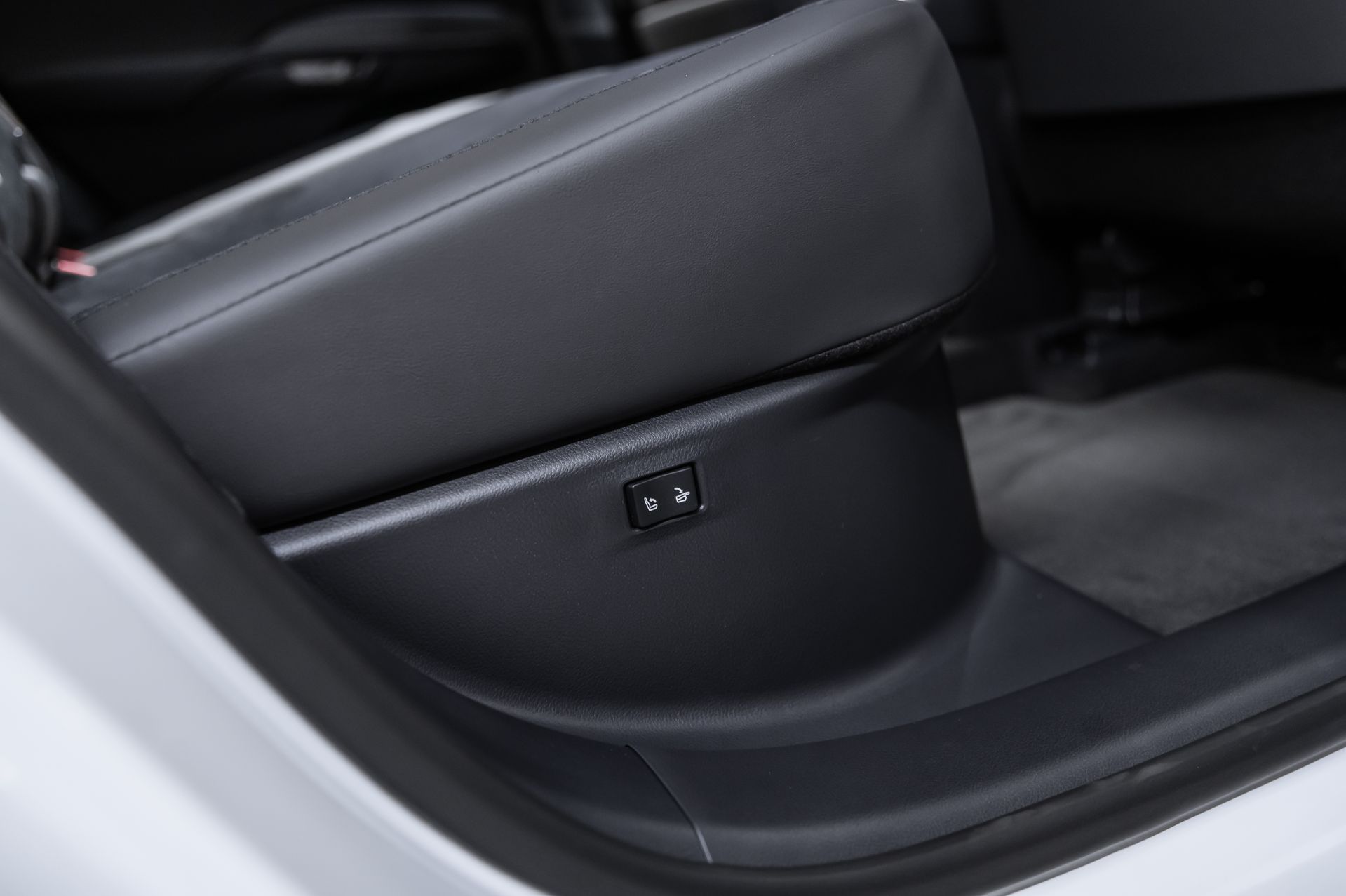 Белый Lexus RX Luxury 350h в Crystal Car под заказ