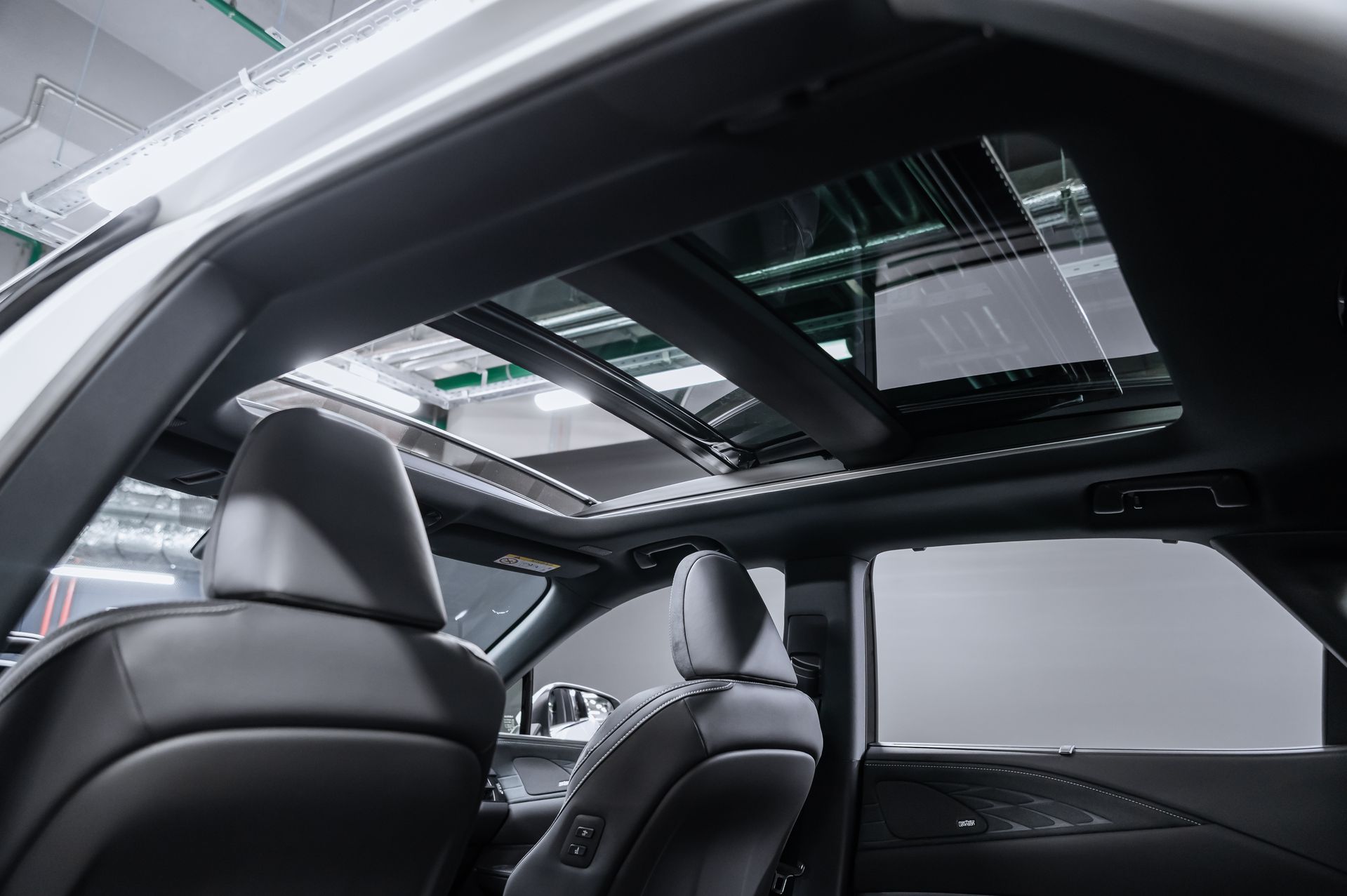 Белый Lexus RX Luxury 350h в Crystal Car под заказ