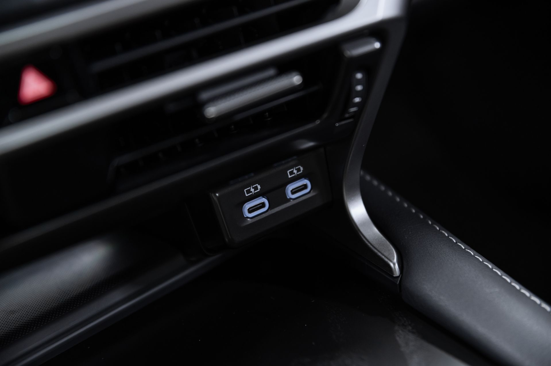 Белый Lexus RX Luxury 350h в Crystal Car под заказ