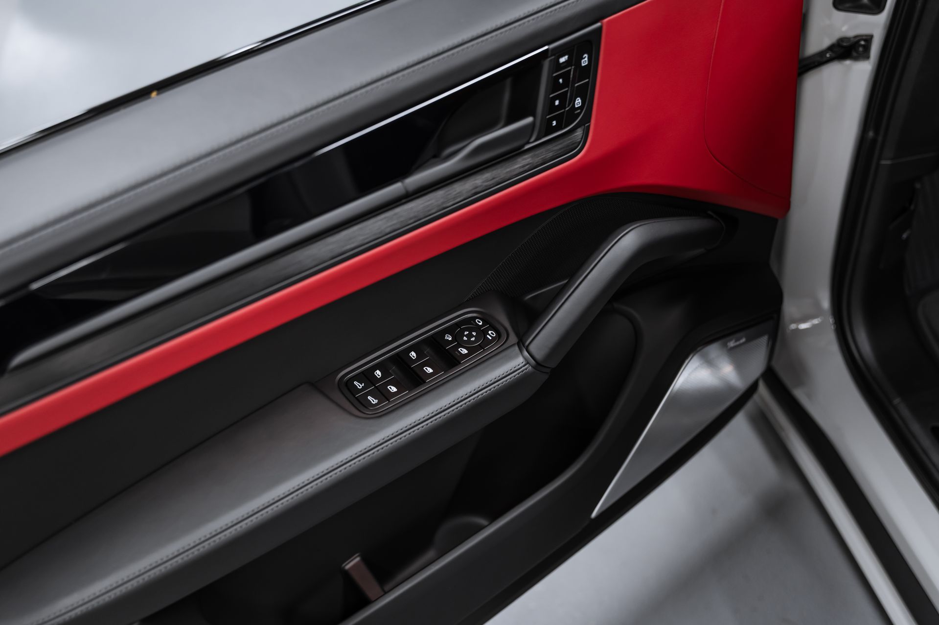 Porsche Cayenne GTS Coupé серый в Crystal Car под заказ