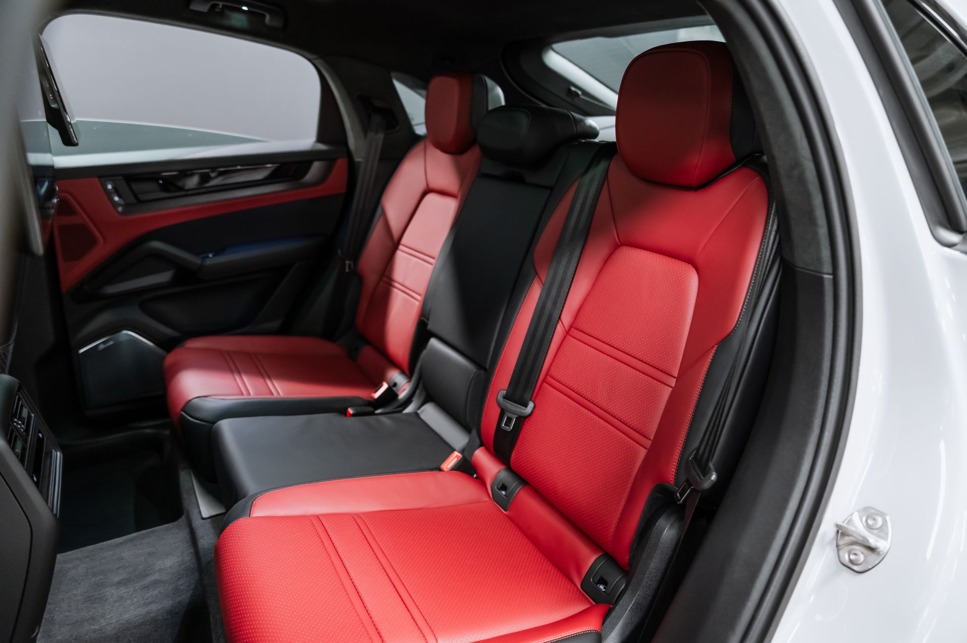 Porsche Cayenne GTS Coupé серый в Crystal Car под заказ