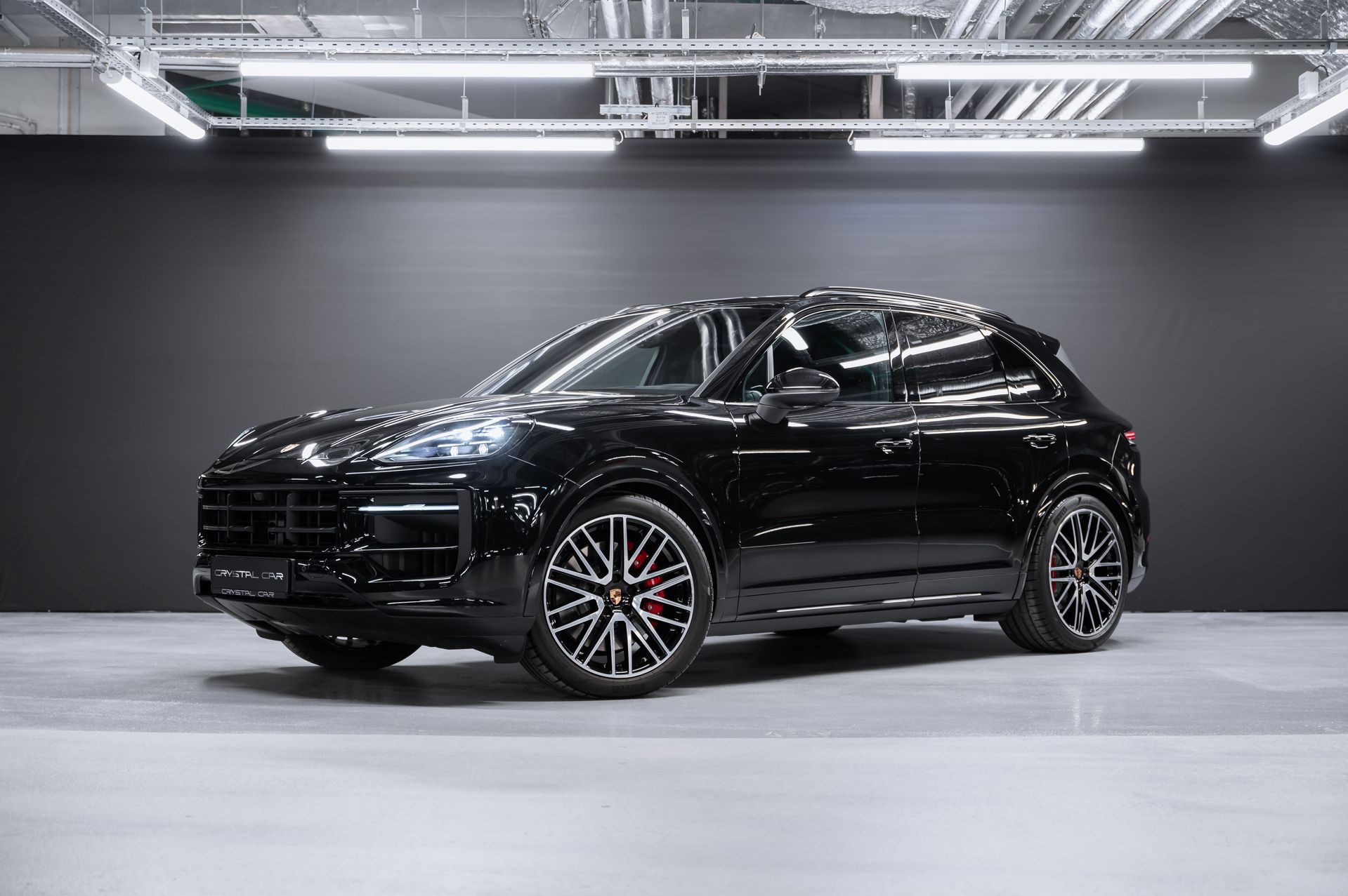 Черный Porsche Cayenne S Coupé в Crystal Car под заказ