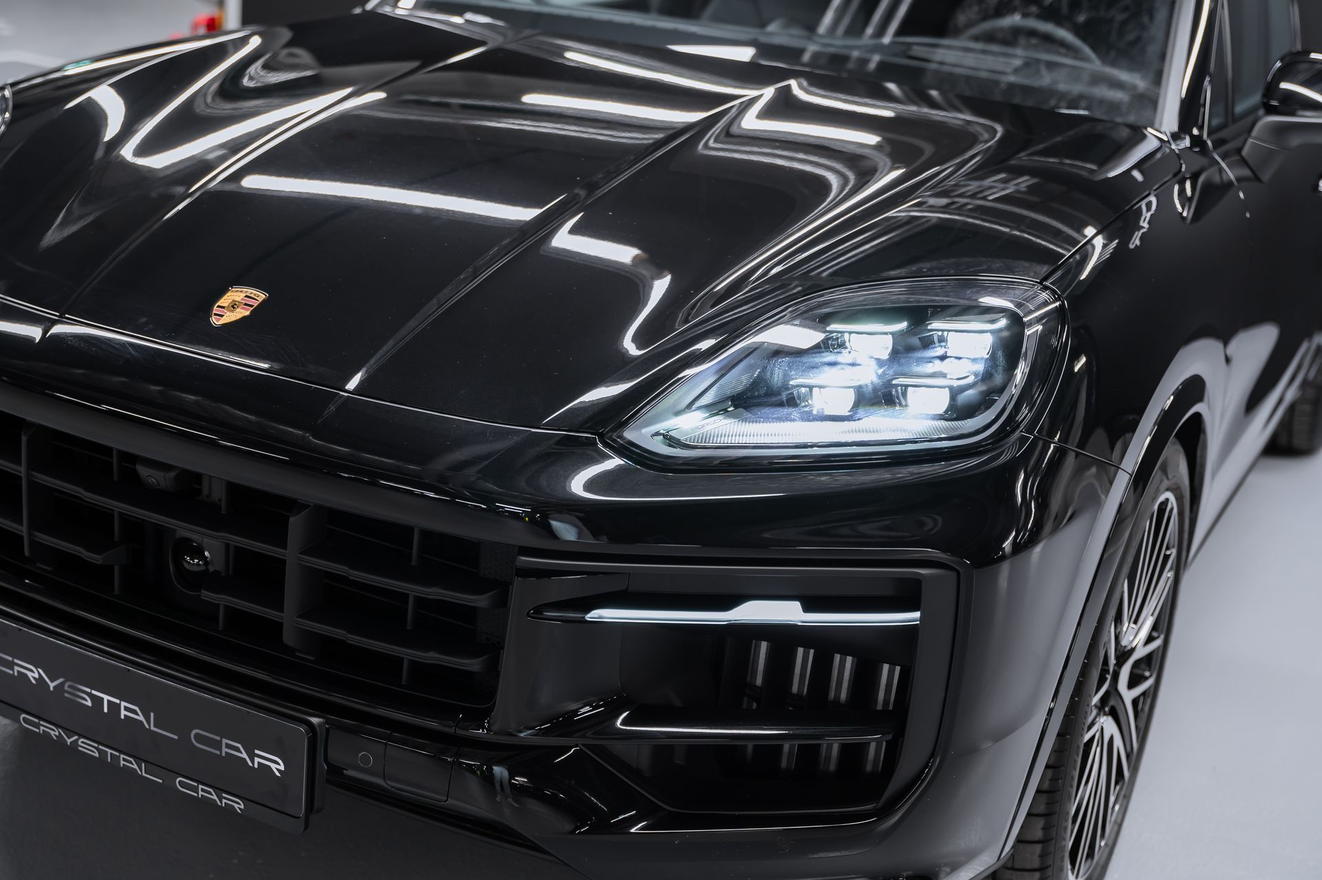 Черный Porsche Cayenne S Coupé в Crystal Car под заказ