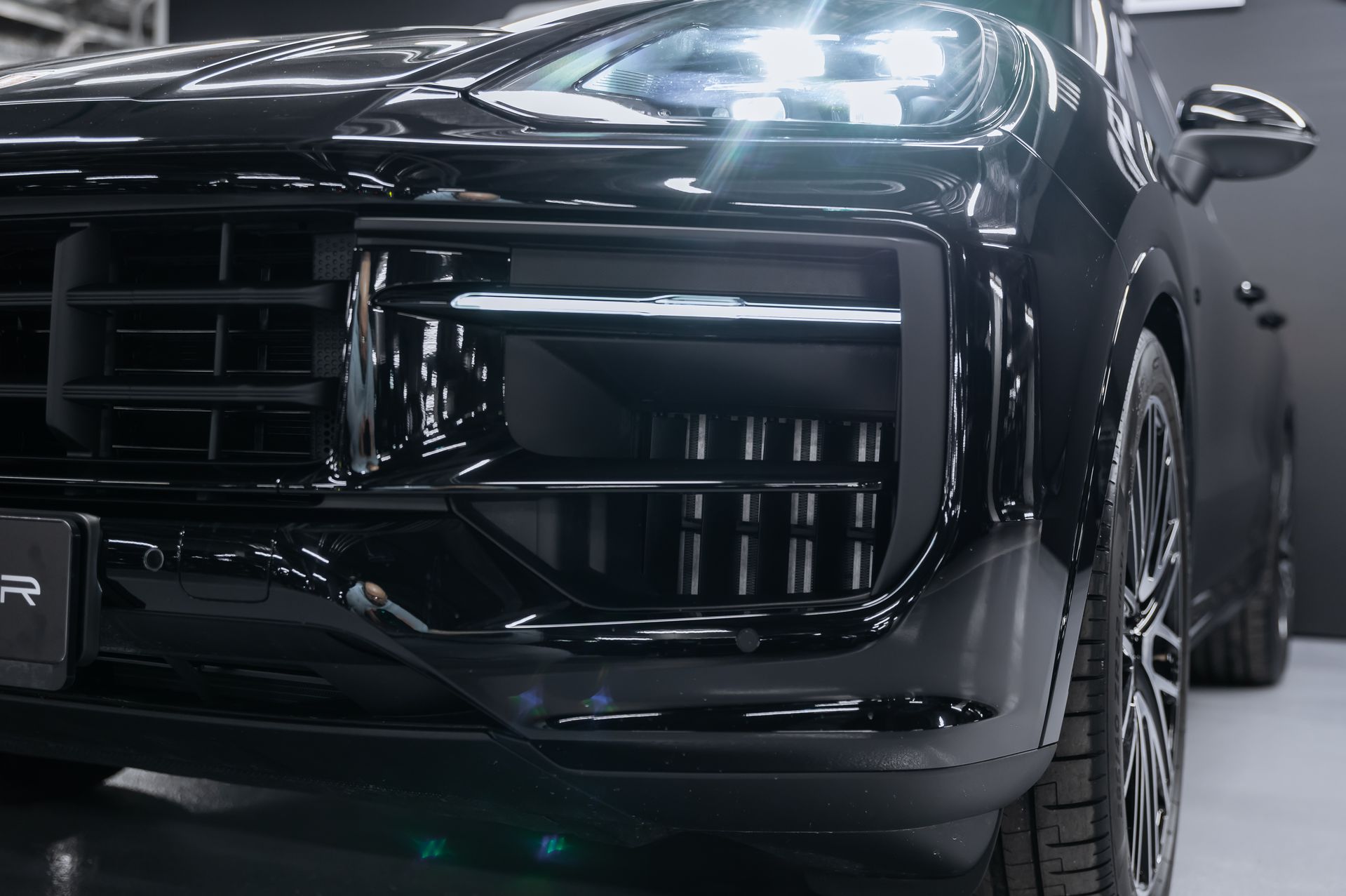 Черный Porsche Cayenne S Coupé в Crystal Car под заказ