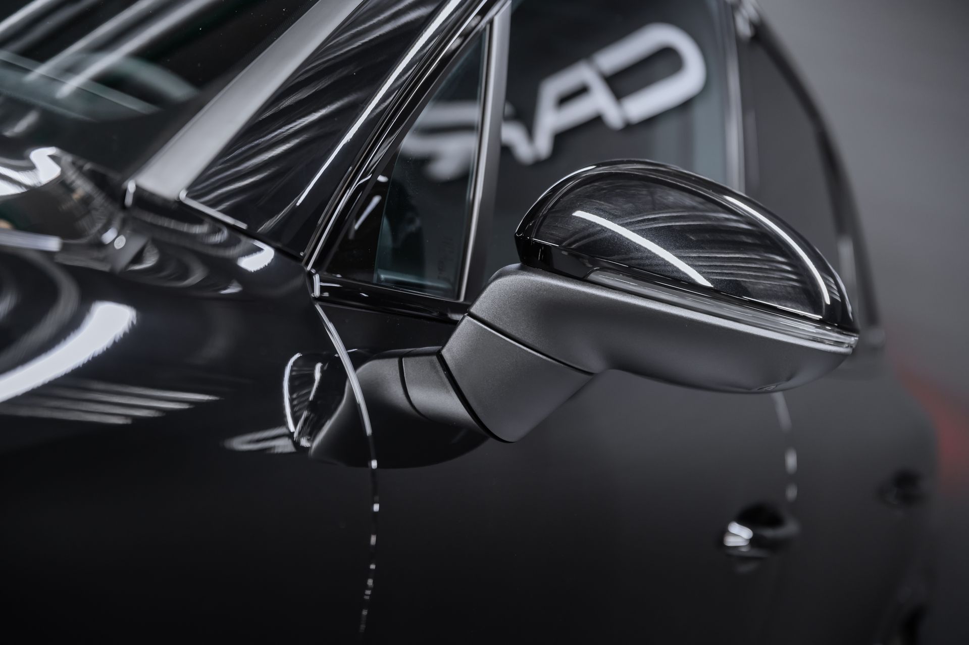 Черный Porsche Cayenne S Coupé в Crystal Car под заказ