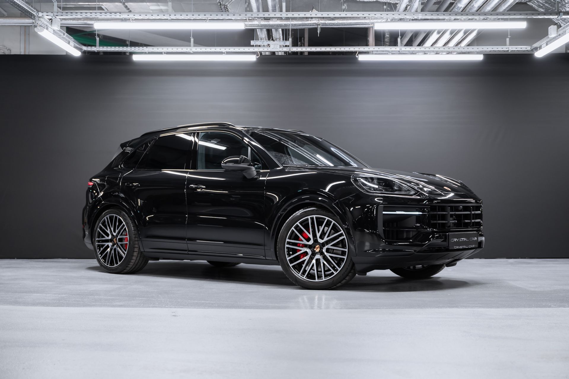 Черный Porsche Cayenne S Coupé в Crystal Car под заказ