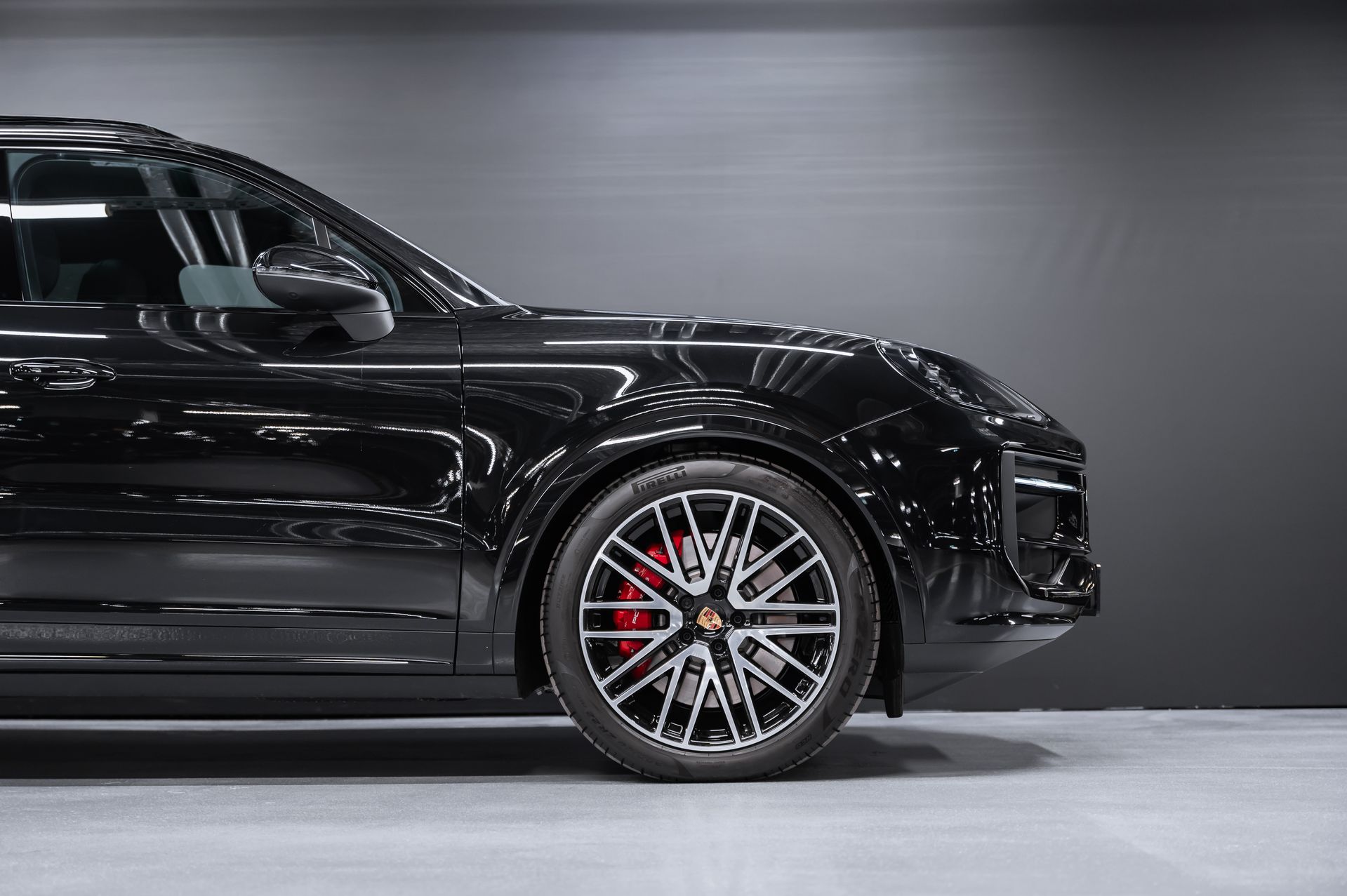 Черный Porsche Cayenne S Coupé в Crystal Car под заказ