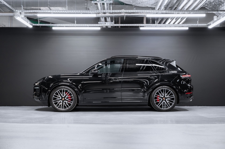 Черный Porsche Cayenne S Coupé в Crystal Car под заказ
