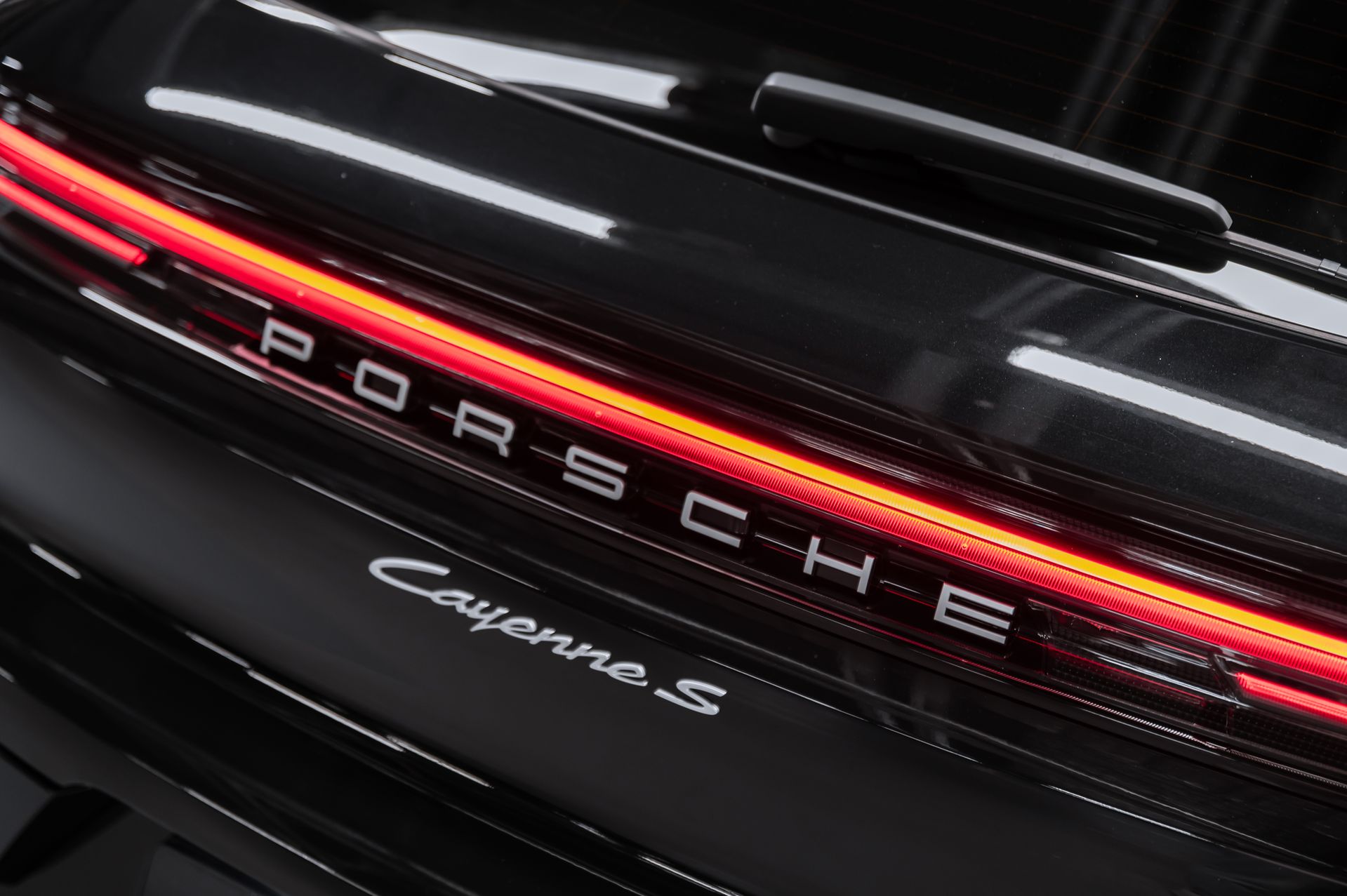 Черный Porsche Cayenne S Coupé в Crystal Car под заказ