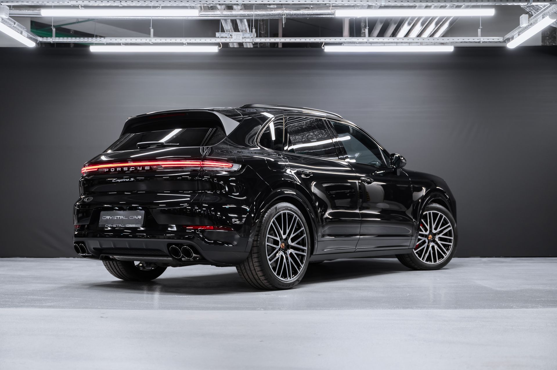 Черный Porsche Cayenne S Coupé в Crystal Car под заказ
