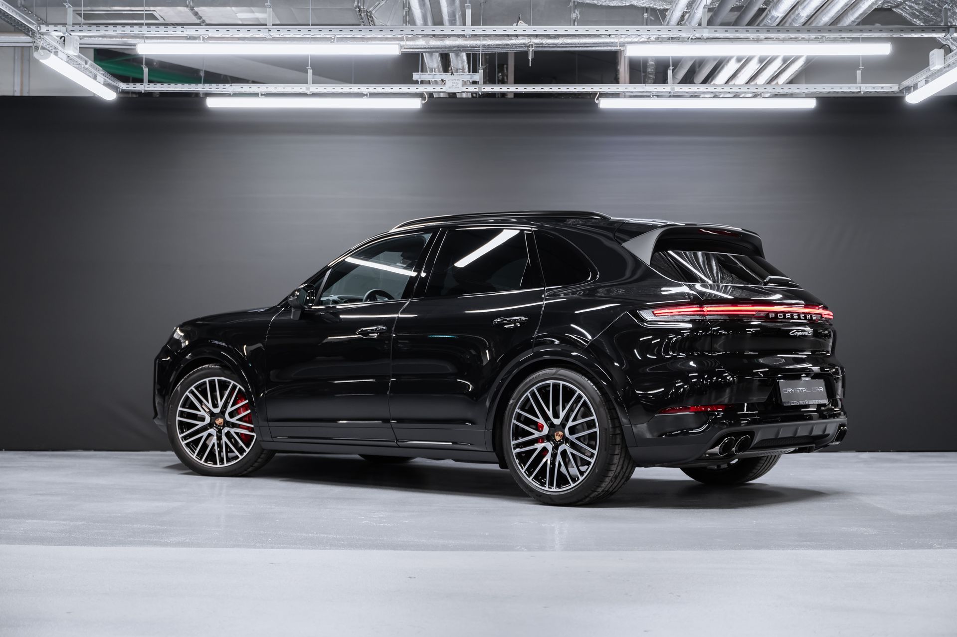 Черный Porsche Cayenne S Coupé в Crystal Car под заказ