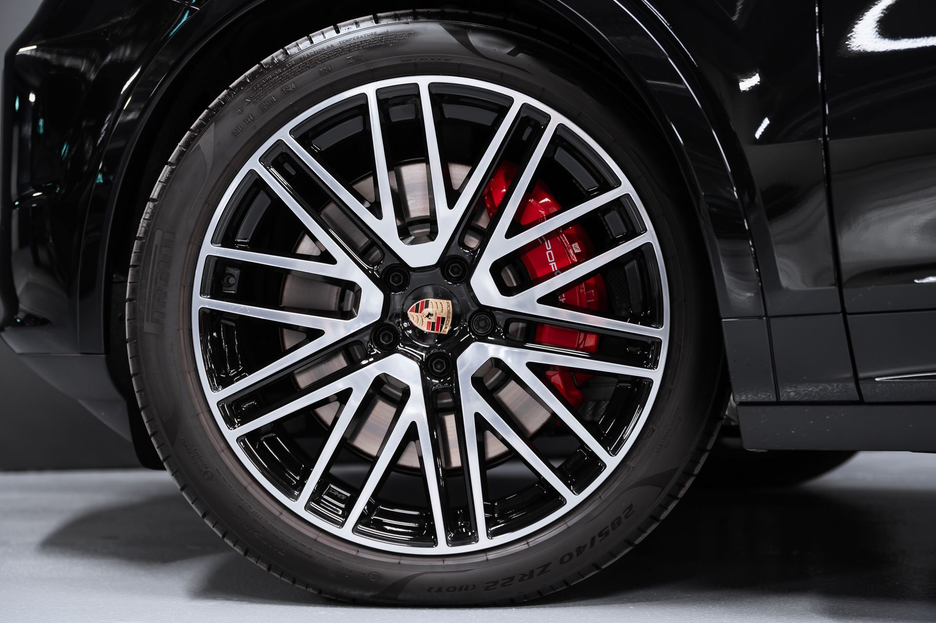 Черный Porsche Cayenne S Coupé в Crystal Car под заказ