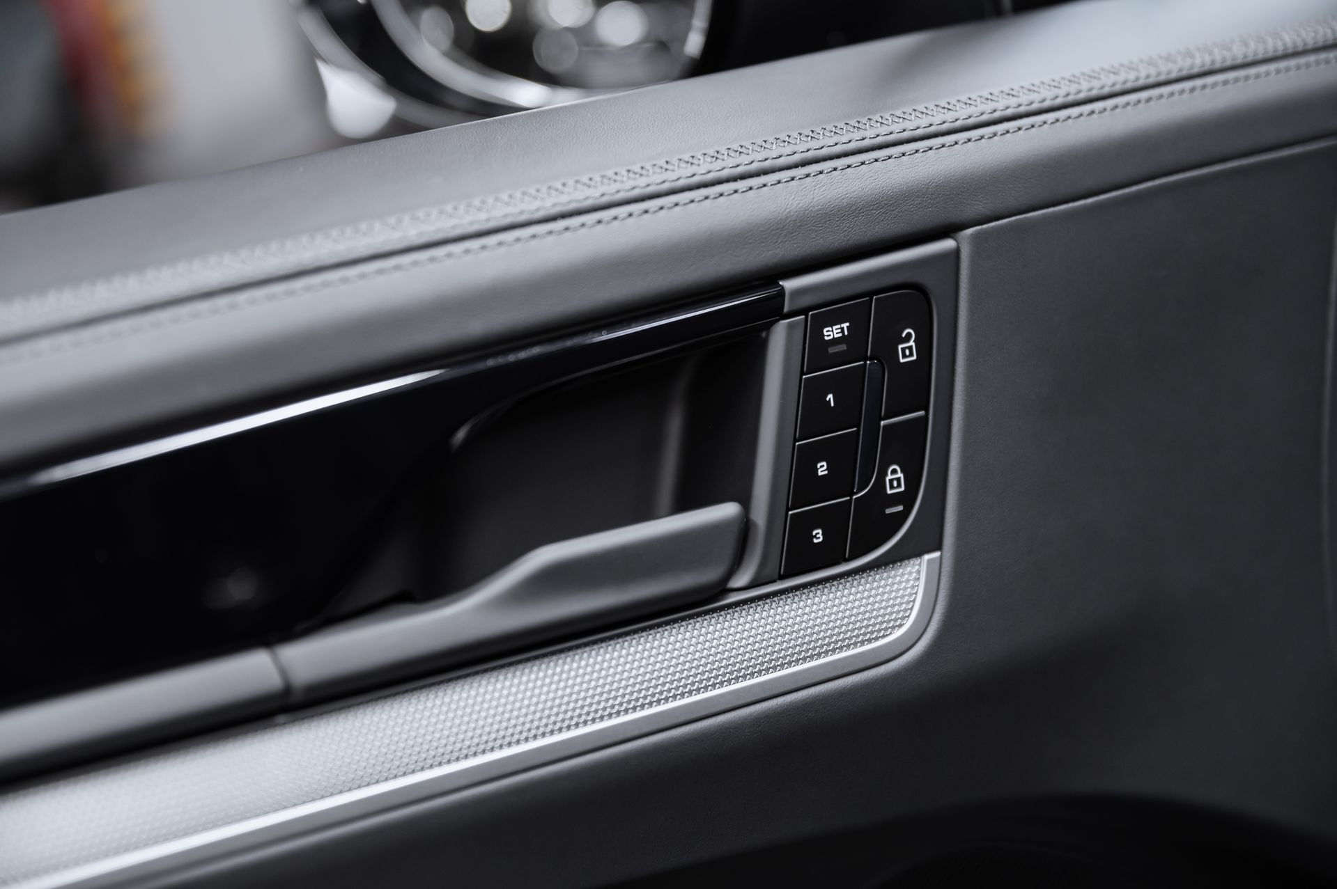 Черный Porsche Cayenne S Coupé в Crystal Car под заказ