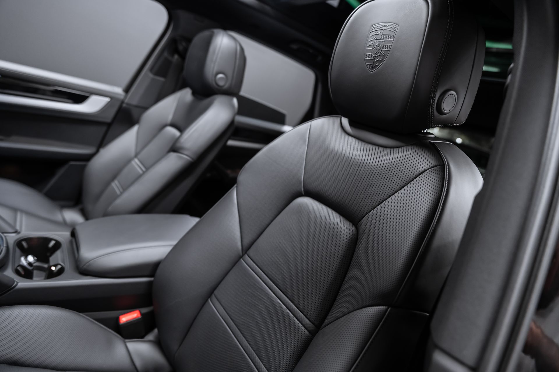 Черный Porsche Cayenne S Coupé в Crystal Car под заказ