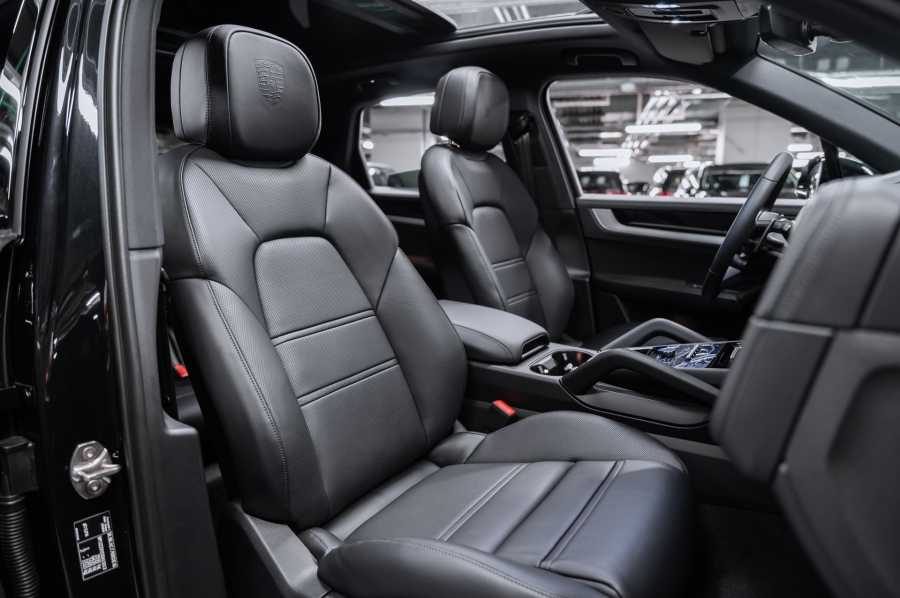 Черный Porsche Cayenne S Coupé в Crystal Car под заказ