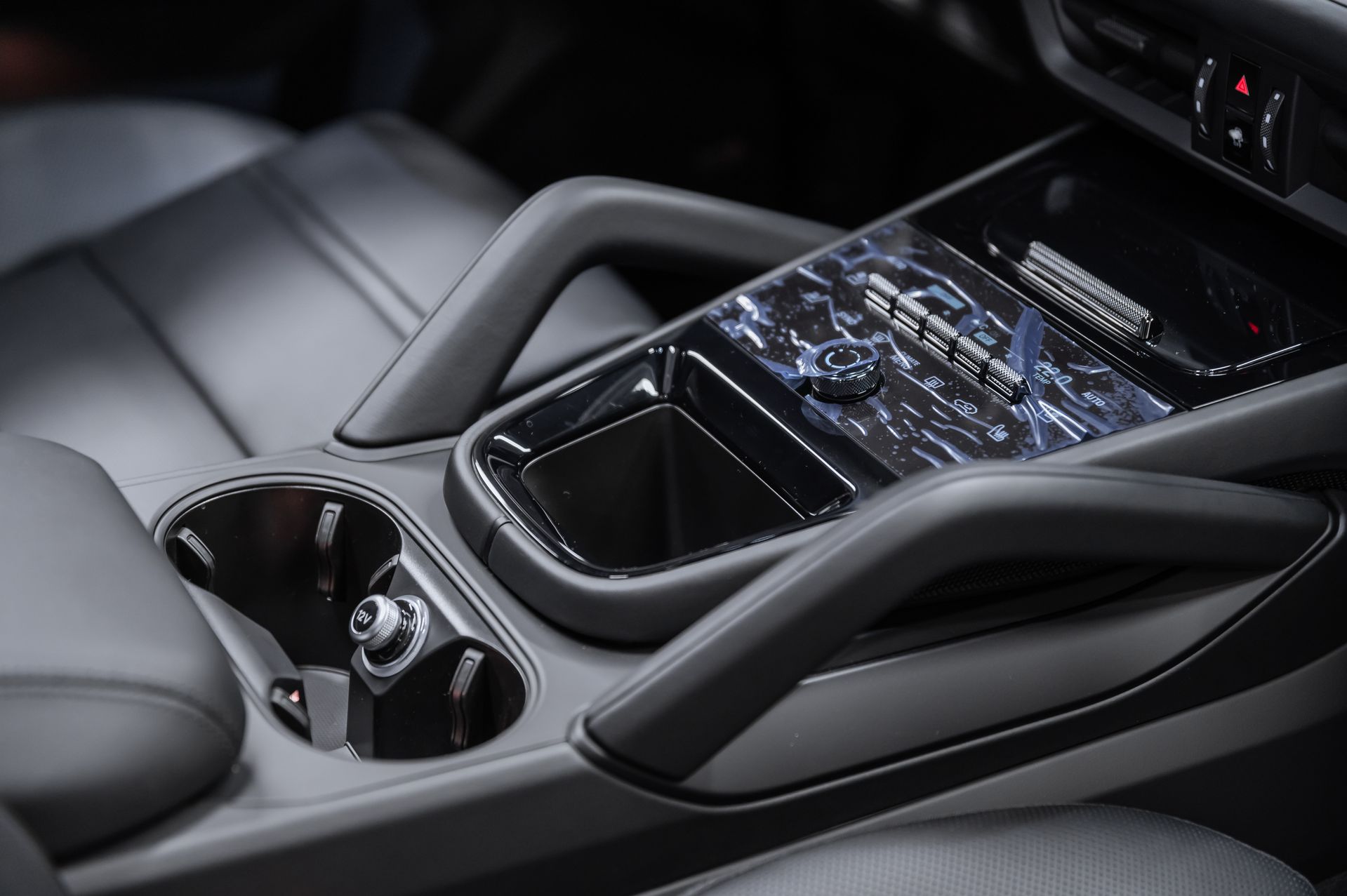 Черный Porsche Cayenne S Coupé в Crystal Car под заказ