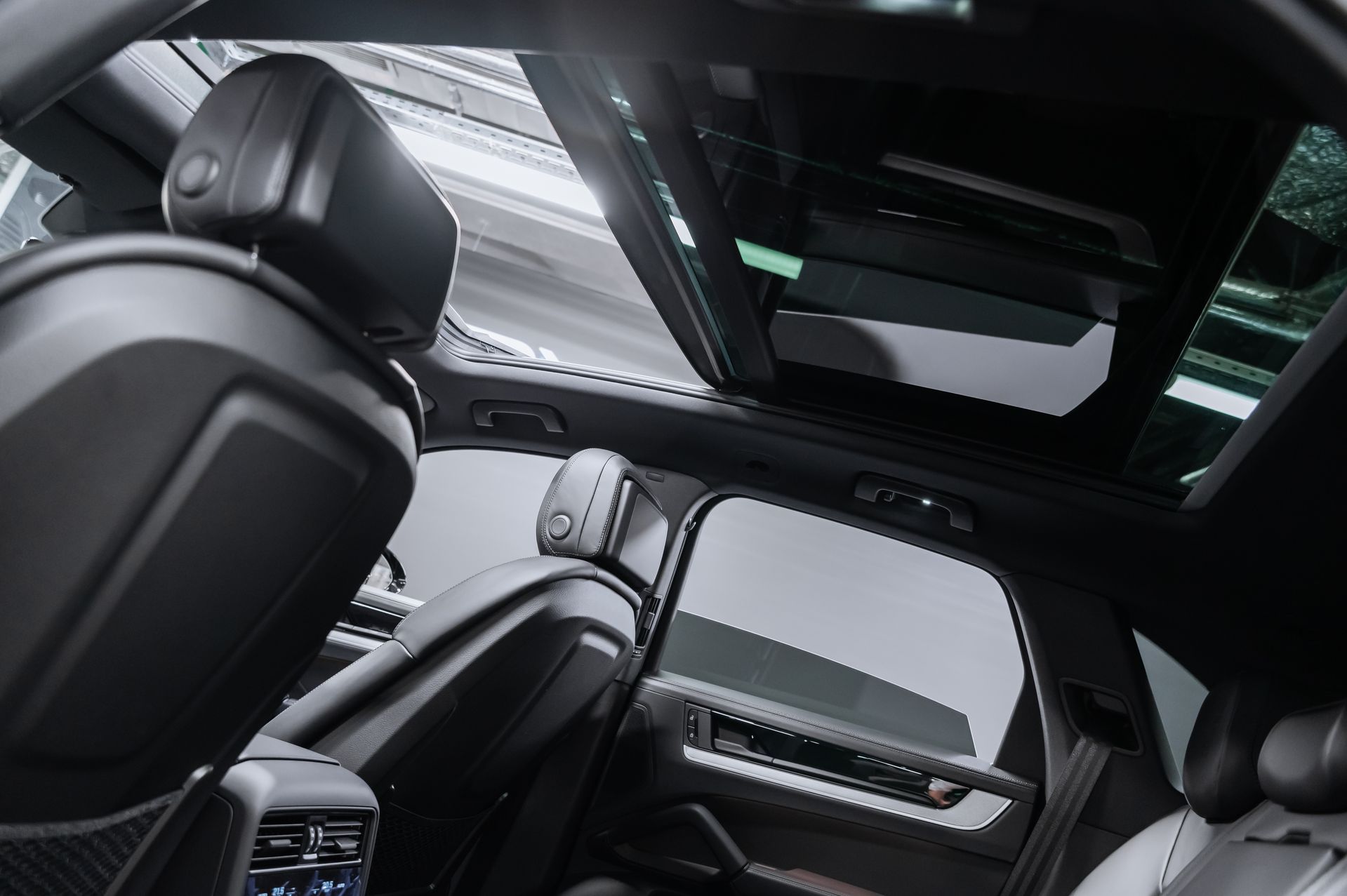 Черный Porsche Cayenne S Coupé в Crystal Car под заказ