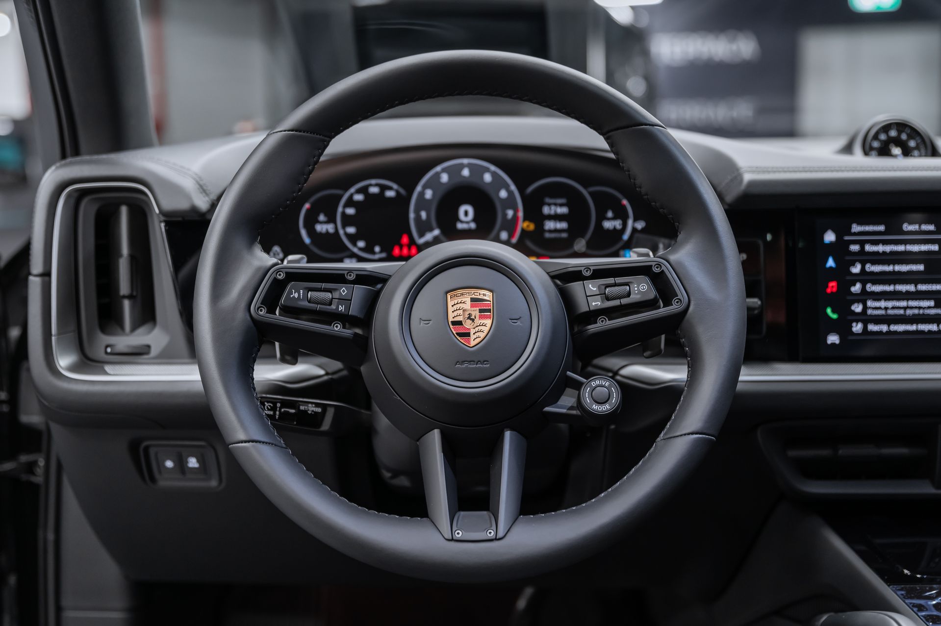 Черный Porsche Cayenne S Coupé в Crystal Car под заказ