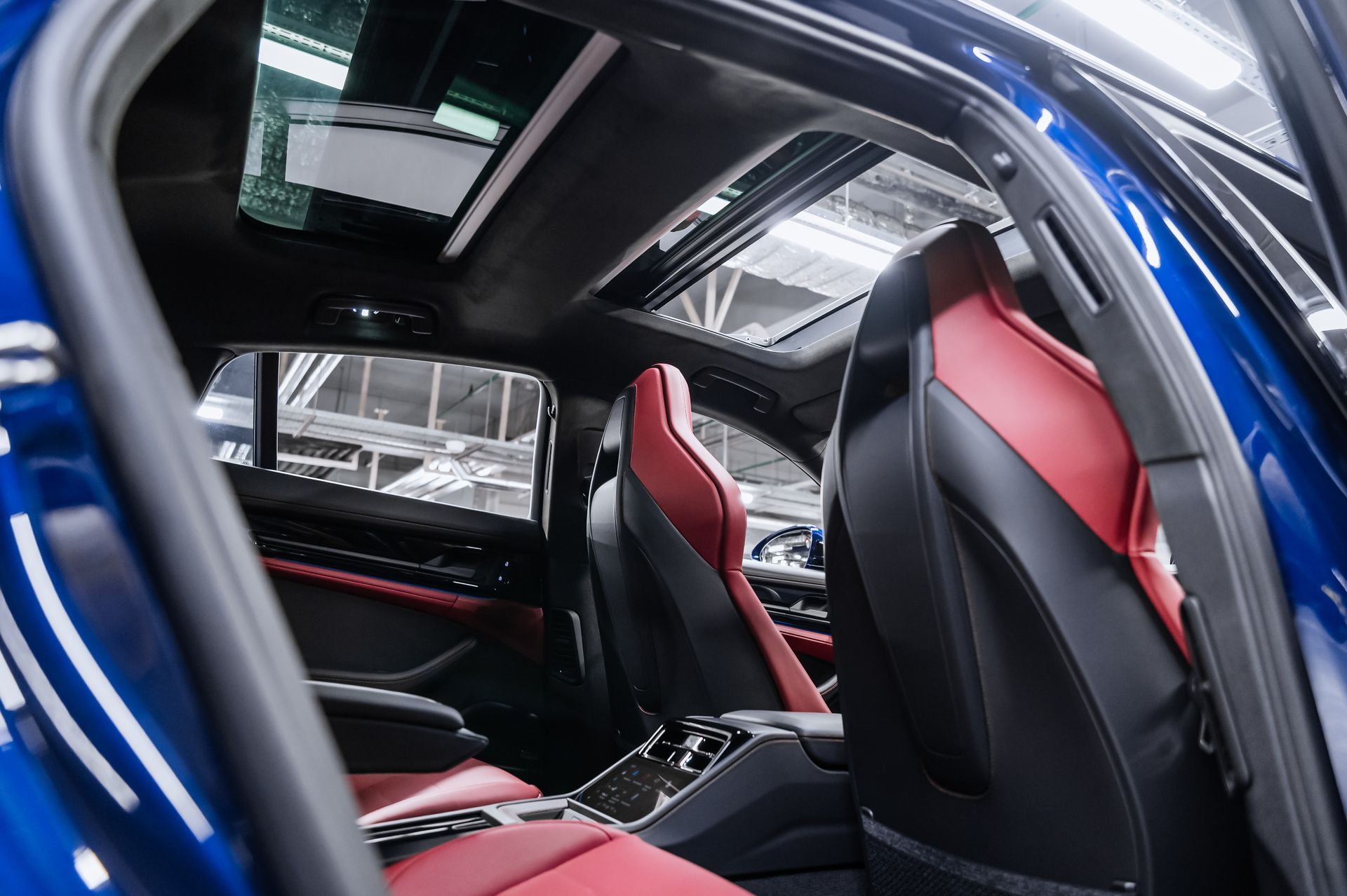 Купить Porsche Panamera GTS синий бензин под заказ в Crystal Car