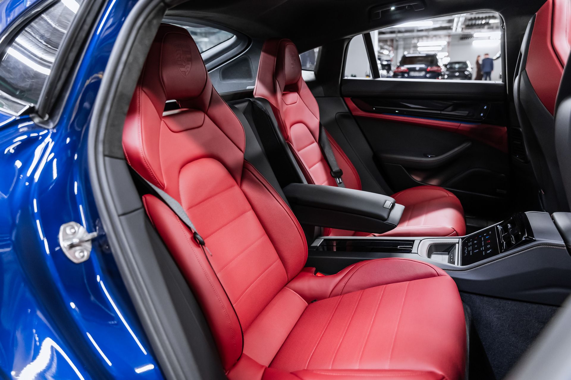 Купить Porsche Panamera GTS синий бензин под заказ в Crystal Car