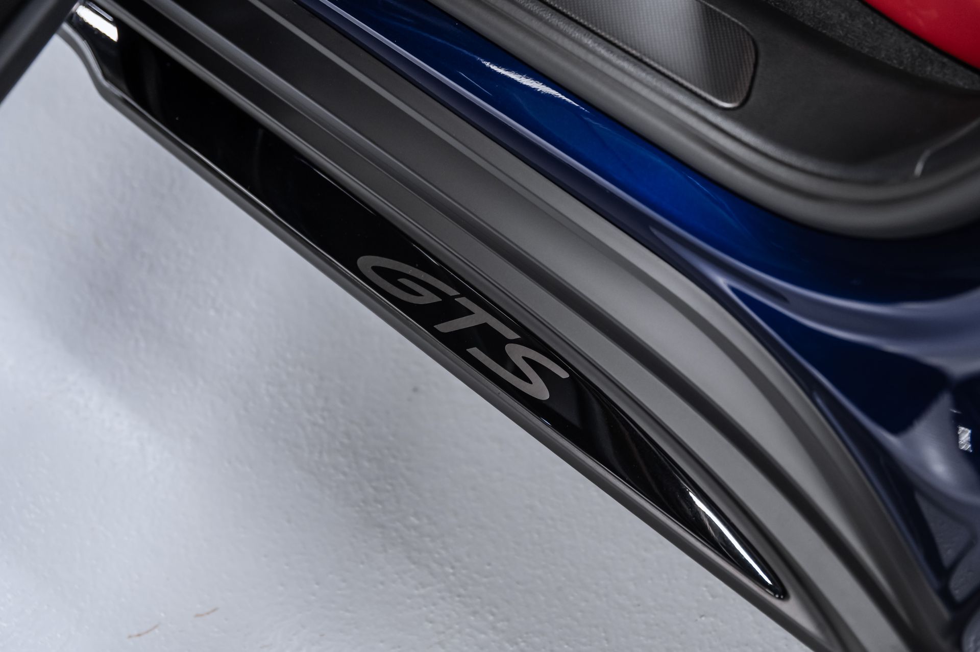 Купить Porsche Panamera GTS синий бензин под заказ в Crystal Car