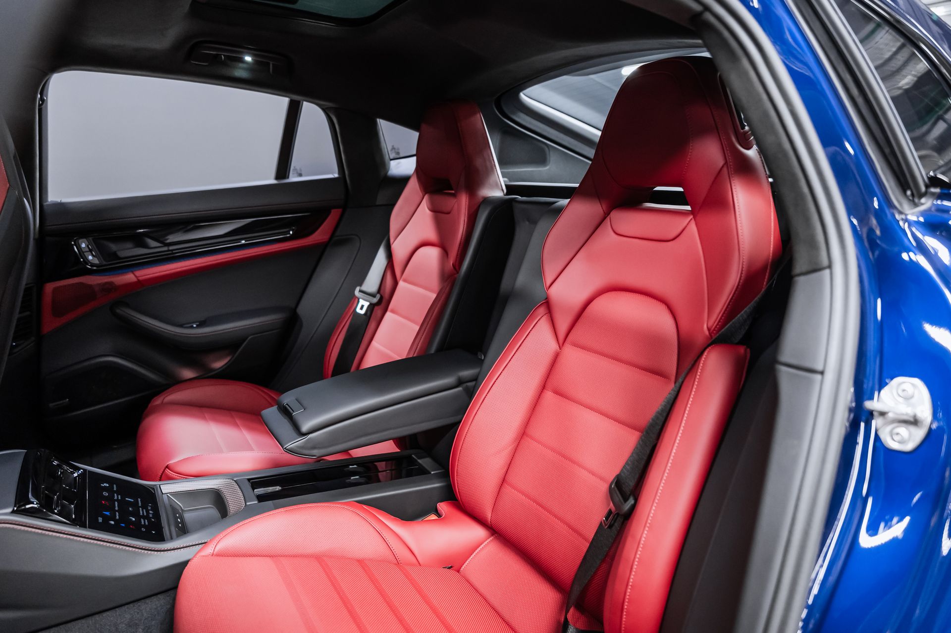 Купить Porsche Panamera GTS синий бензин под заказ в Crystal Car