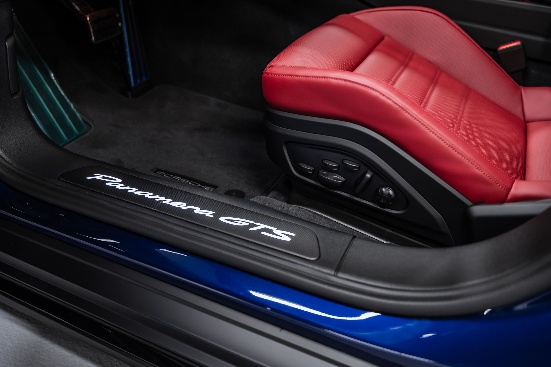 Купить Porsche Panamera GTS синий бензин под заказ в Crystal Car