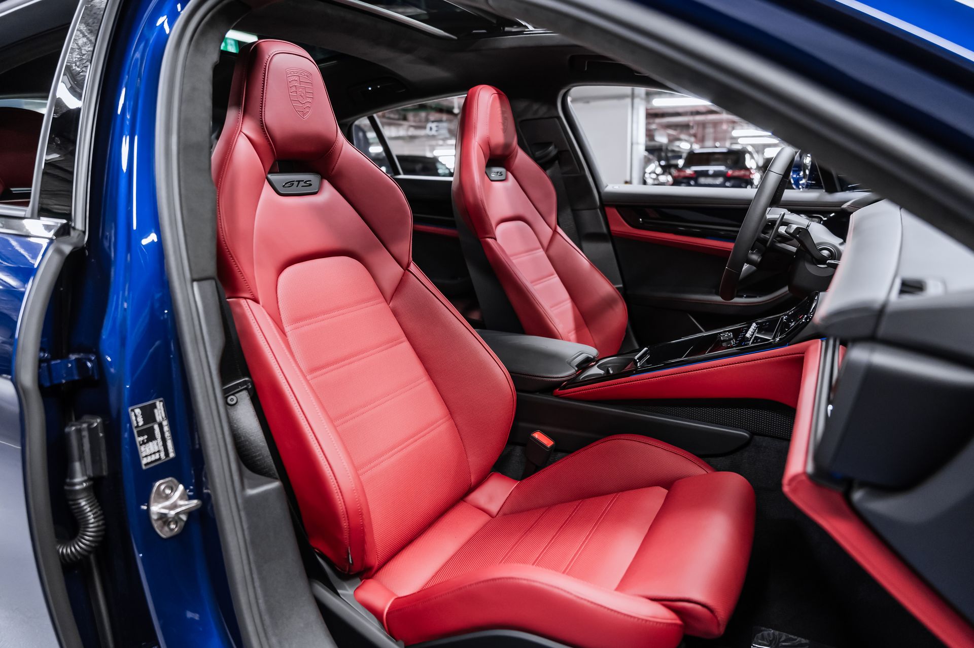 Купить Porsche Panamera GTS синий бензин под заказ в Crystal Car