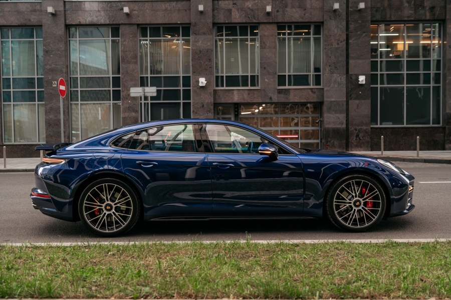 Купить Porsche Panamera GTS синий бензин под заказ в Crystal Car