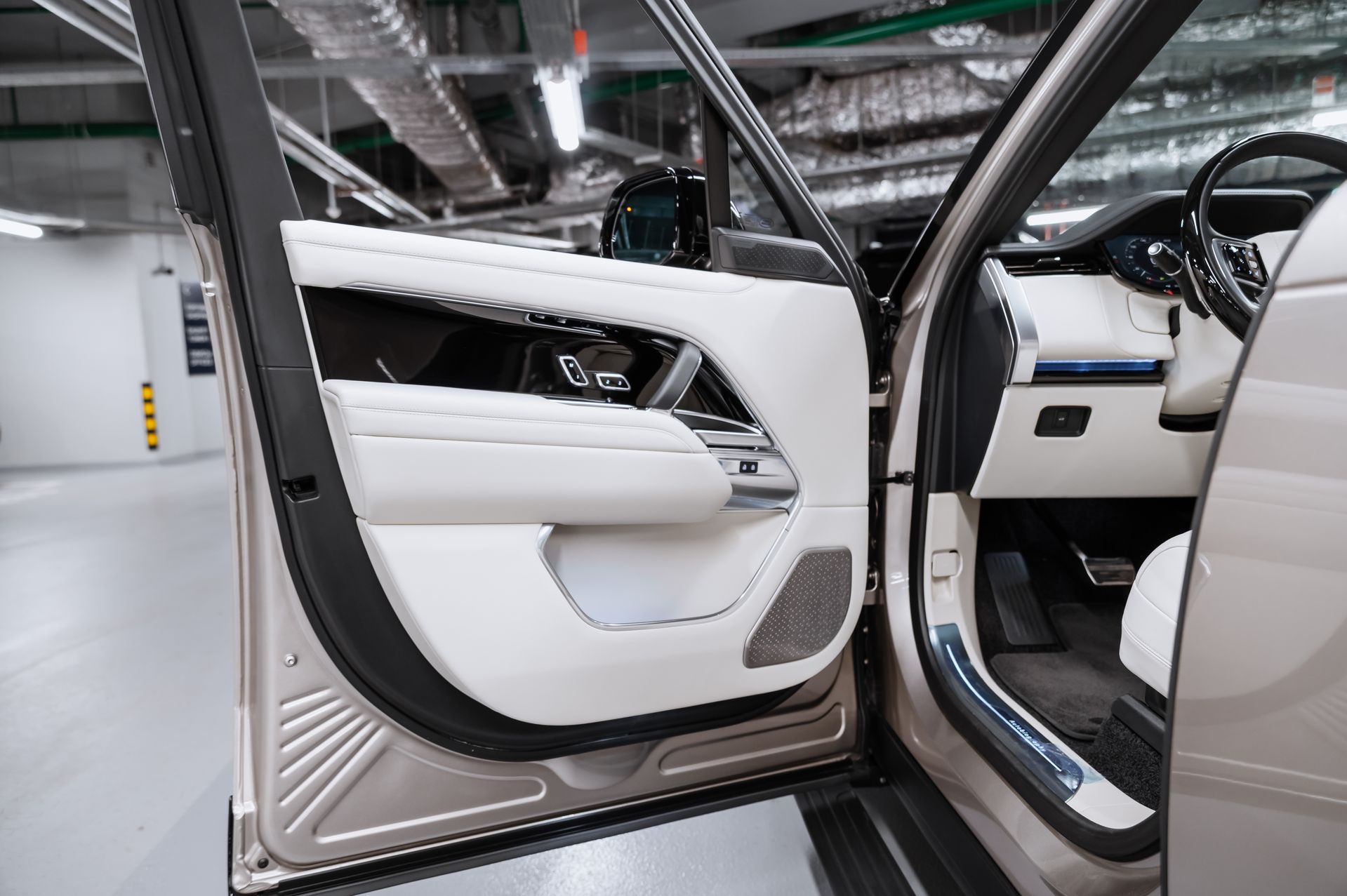 Жемчужный Land Rover Range Rover Autobiography в Crystal Car под заказ