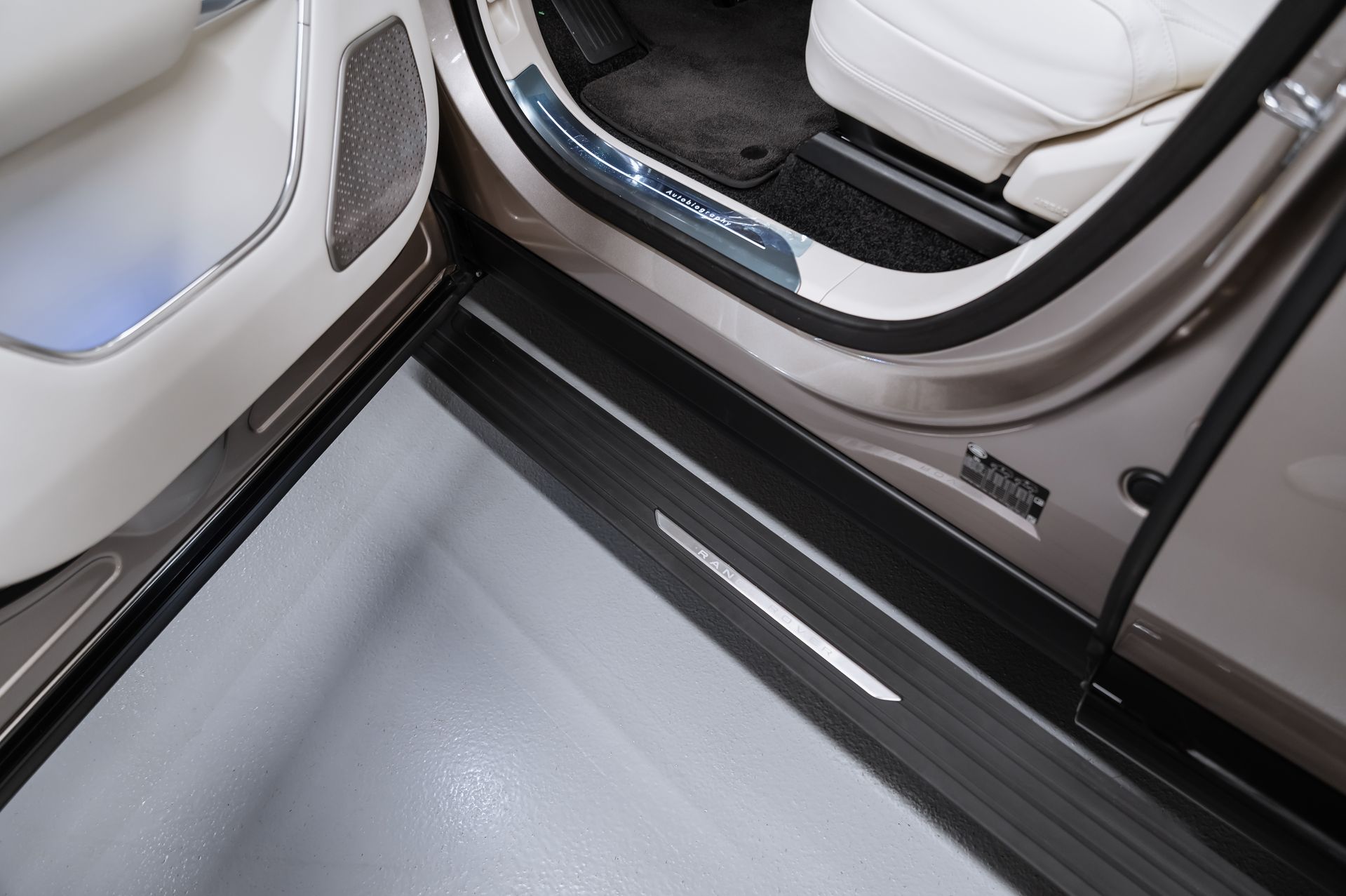 Жемчужный Land Rover Range Rover Autobiography в Crystal Car под заказ