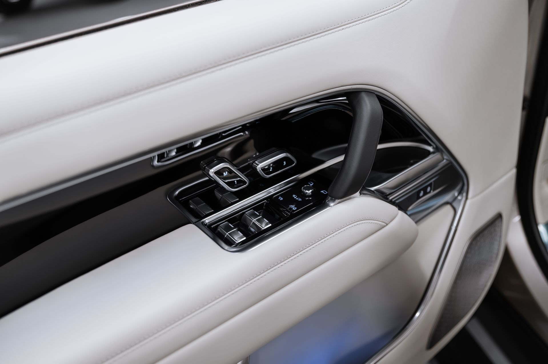 Жемчужный Land Rover Range Rover Autobiography в Crystal Car под заказ