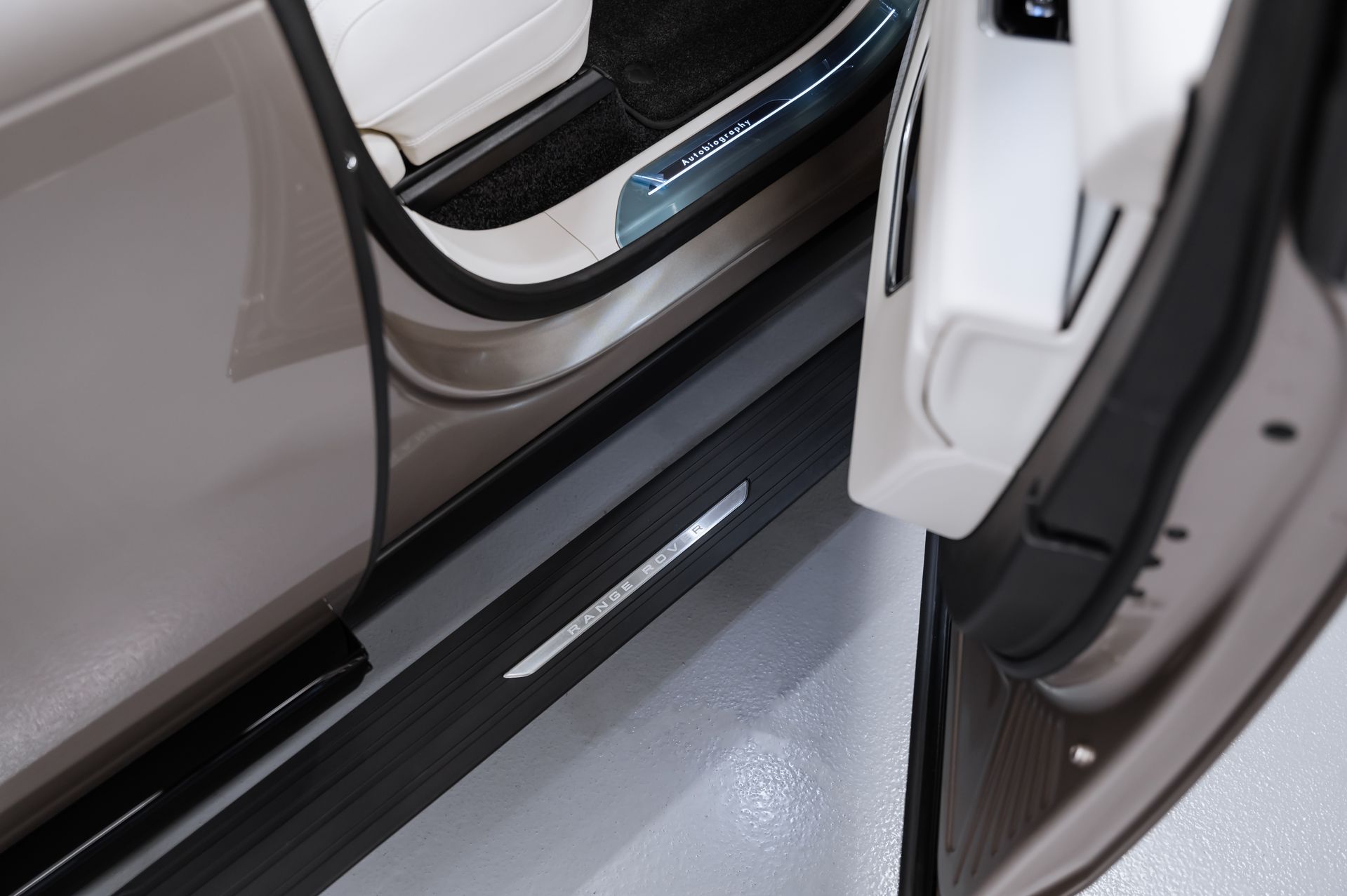 Жемчужный Land Rover Range Rover Autobiography в Crystal Car под заказ