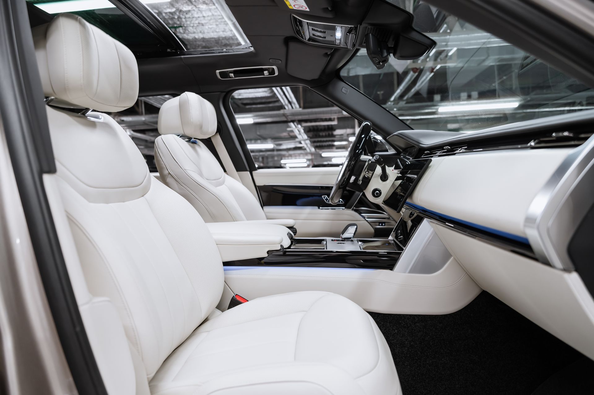 Жемчужный Land Rover Range Rover Autobiography в Crystal Car под заказ