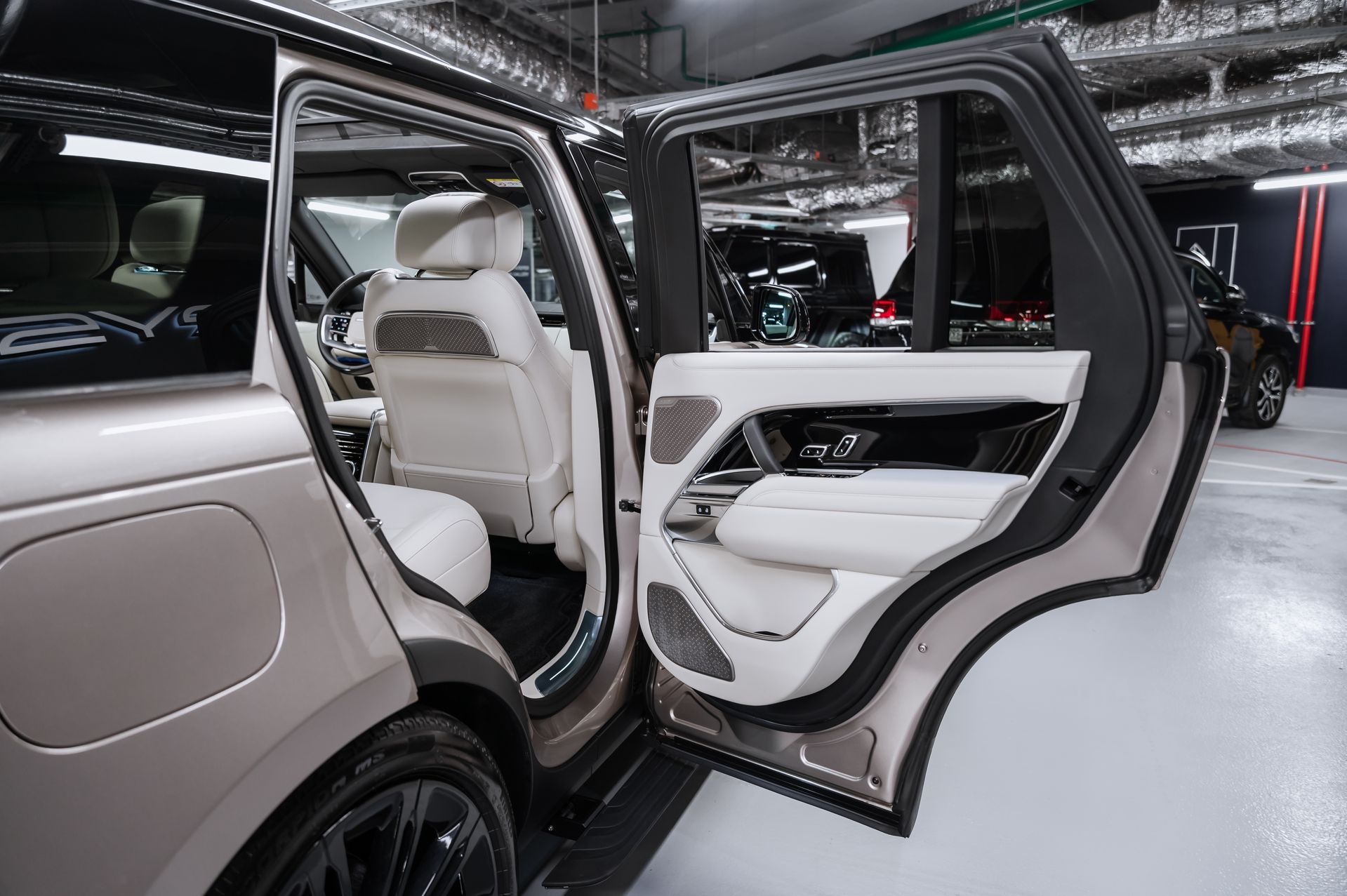 Жемчужный Land Rover Range Rover Autobiography в Crystal Car под заказ