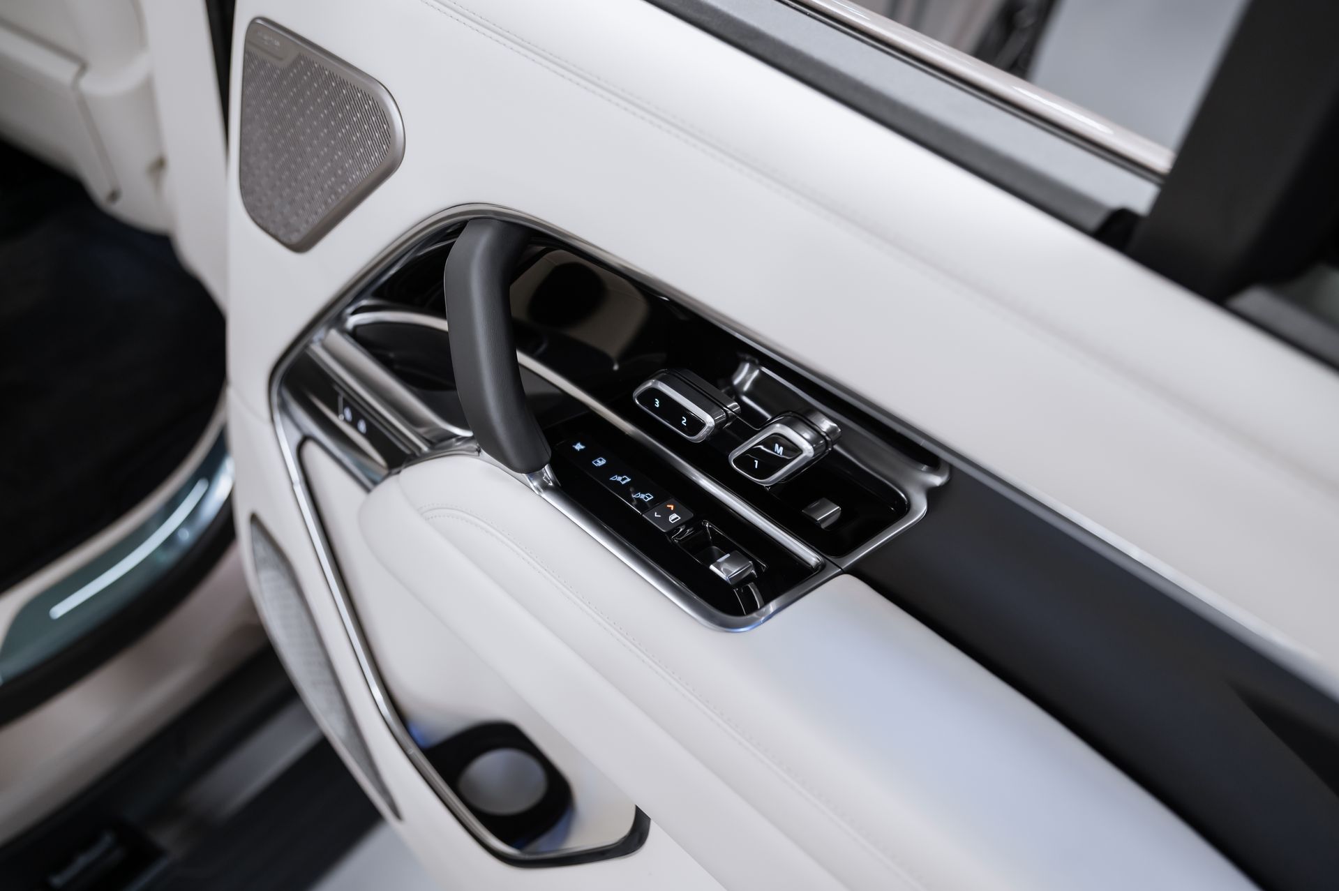 Жемчужный Land Rover Range Rover Autobiography в Crystal Car под заказ