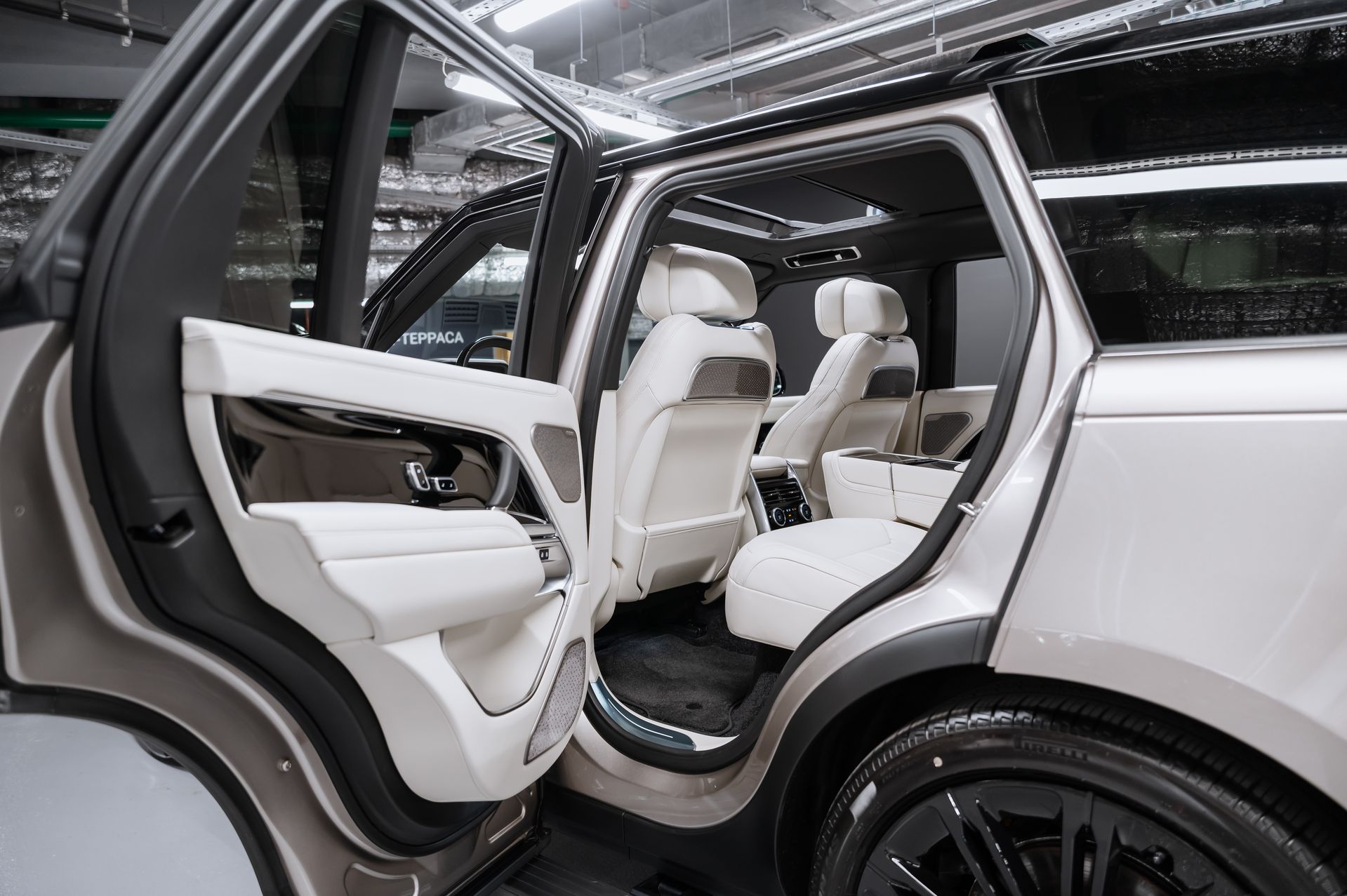 Жемчужный Land Rover Range Rover Autobiography в Crystal Car под заказ