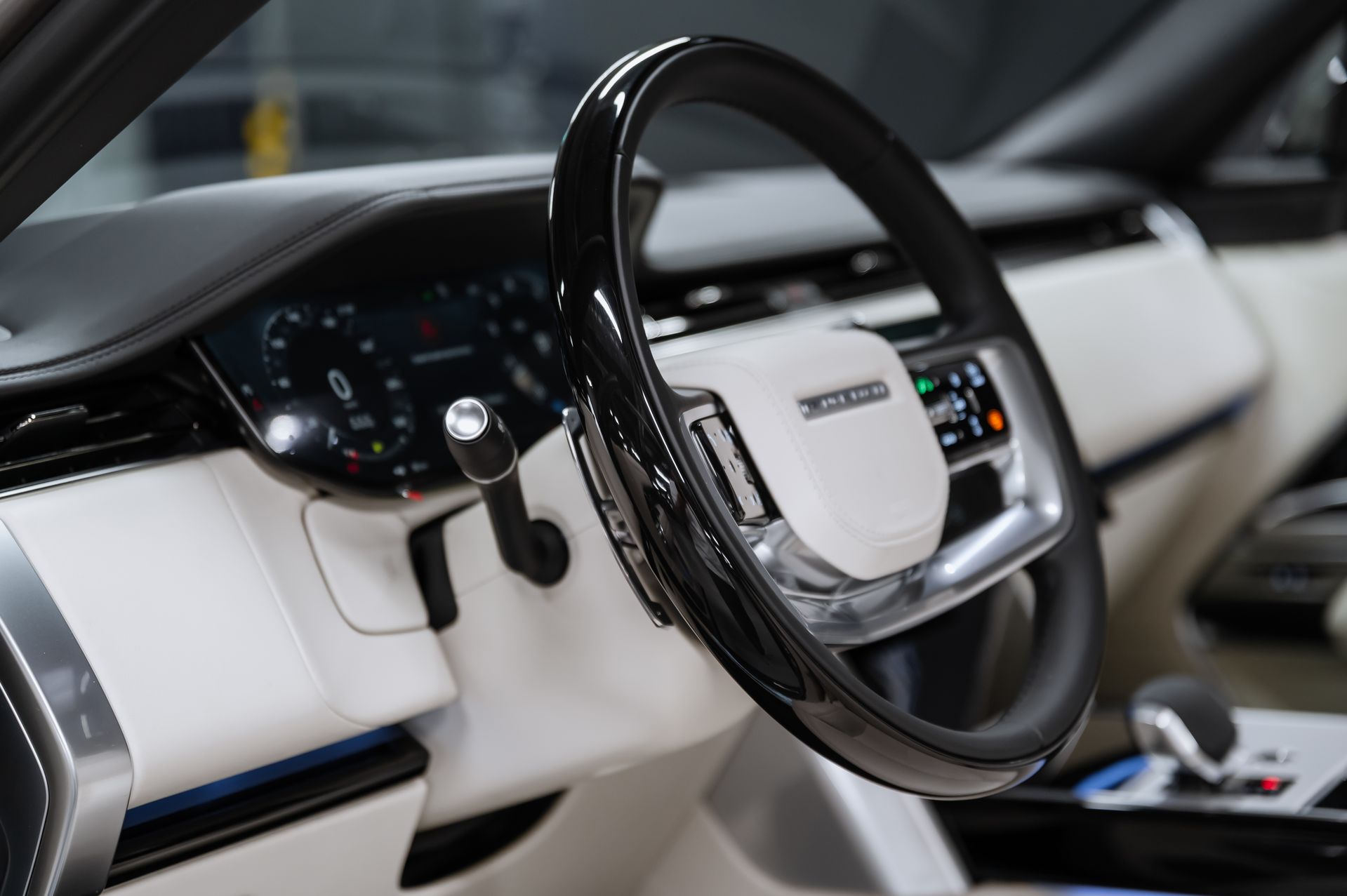 Жемчужный Land Rover Range Rover Autobiography в Crystal Car под заказ