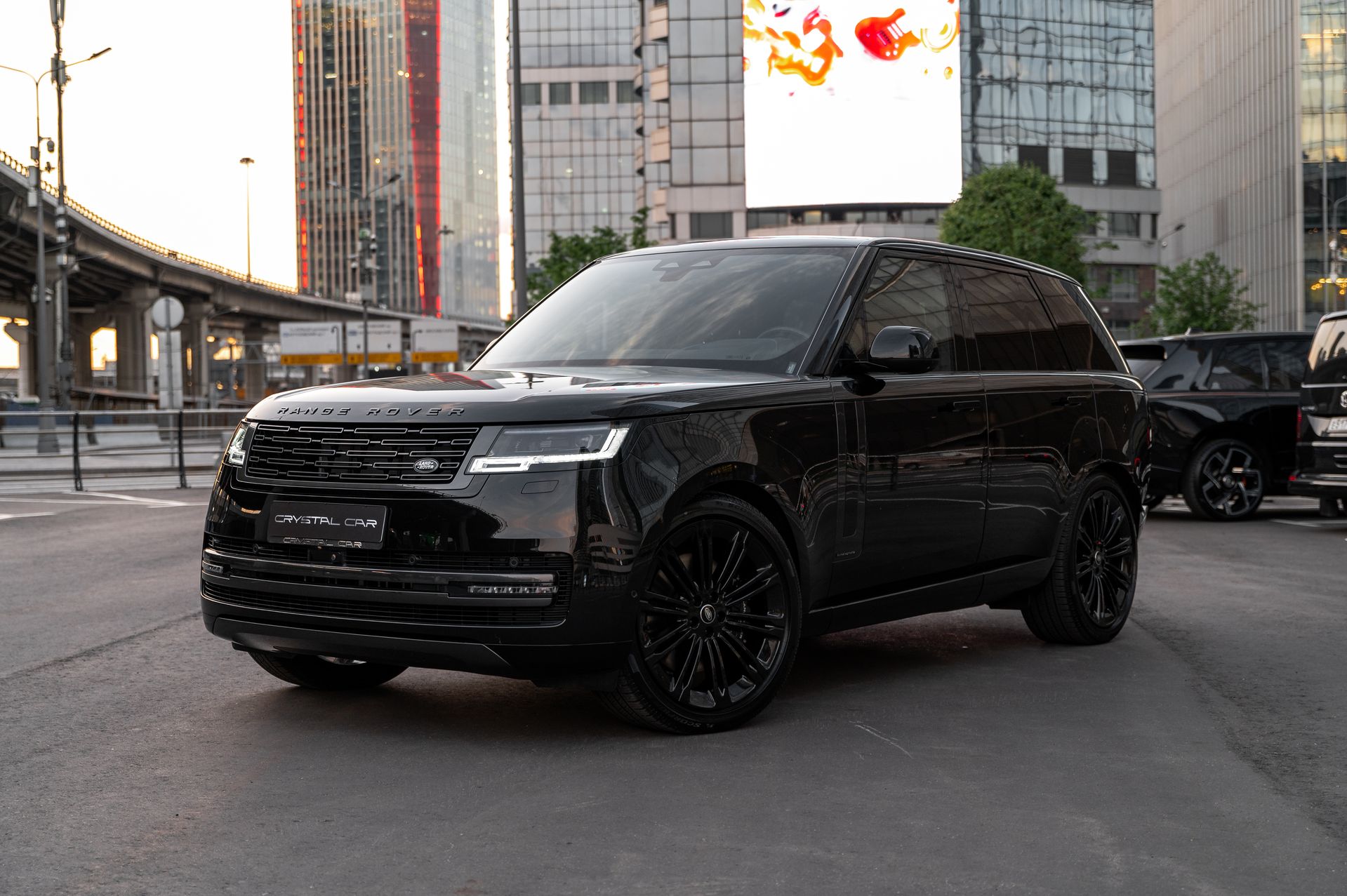 Черный премиальный Land Rover Range Rover Autobiography в Crystal Car под заказ