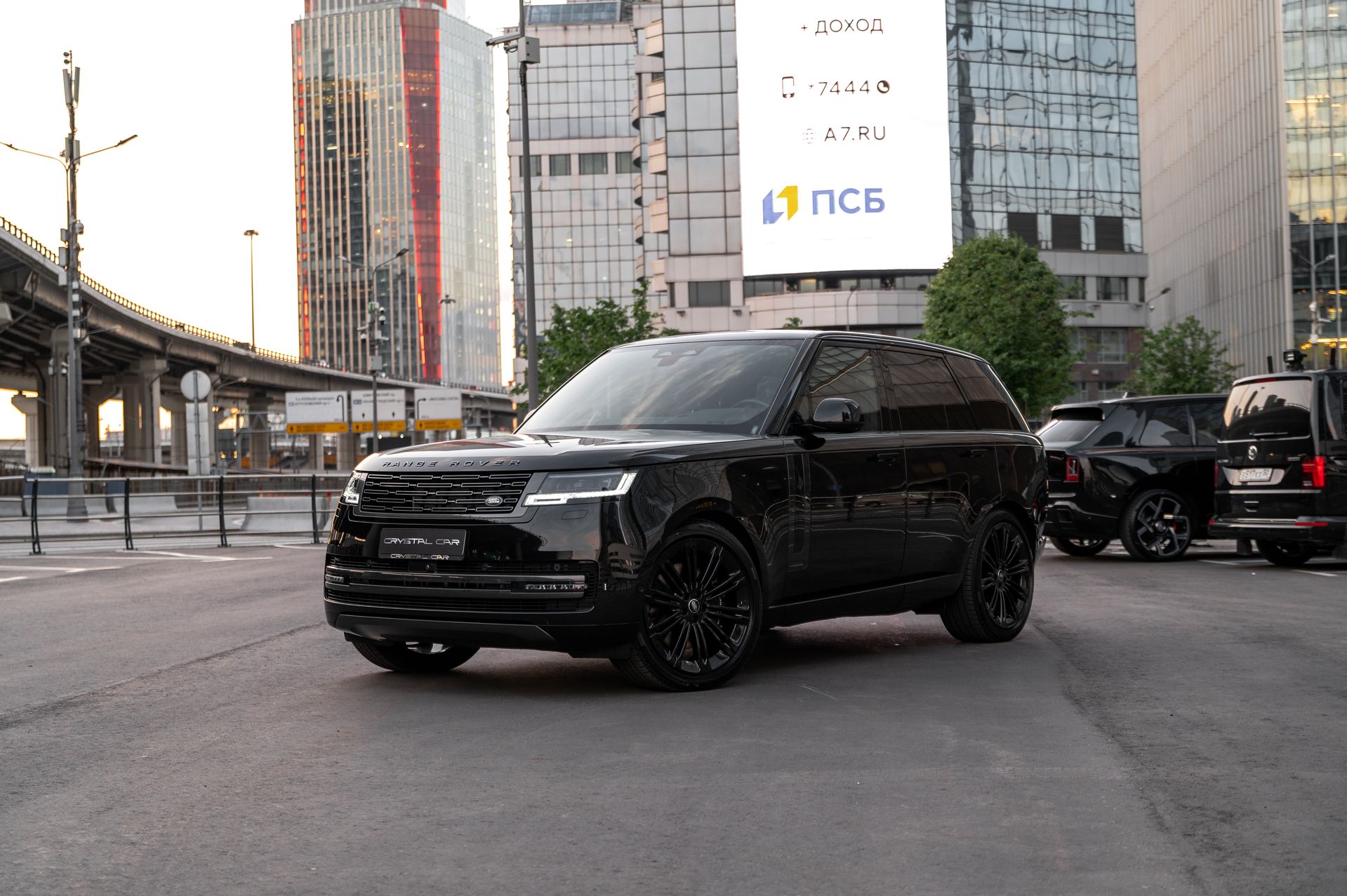 Черный премиальный Land Rover Range Rover Autobiography в Crystal Car под заказ