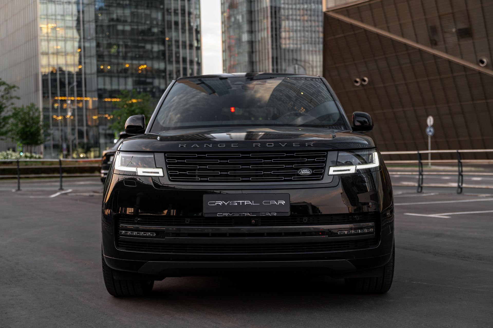 Черный премиальный Land Rover Range Rover Autobiography в Crystal Car под заказ