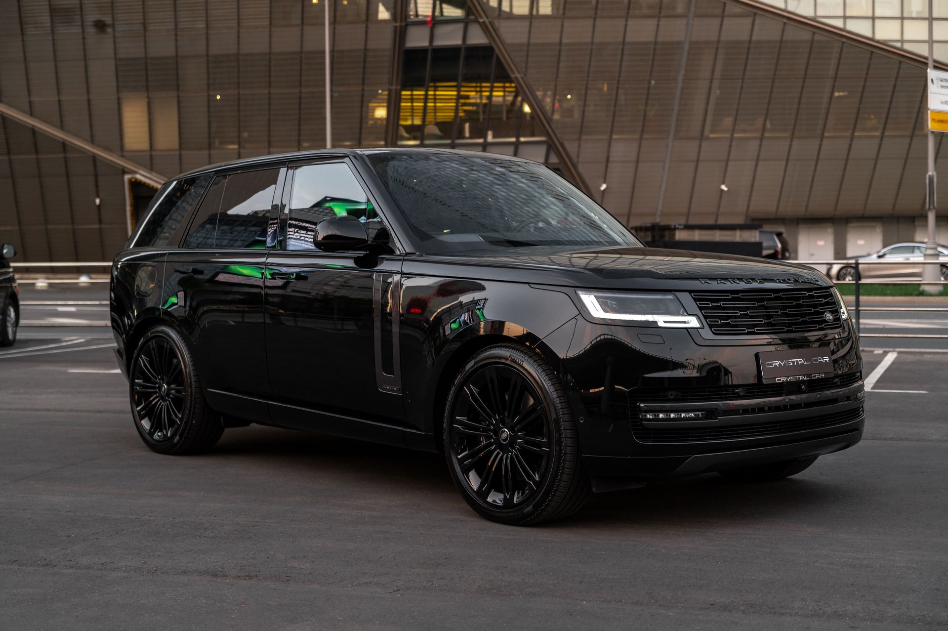 Черный премиальный Land Rover Range Rover Autobiography в Crystal Car под заказ
